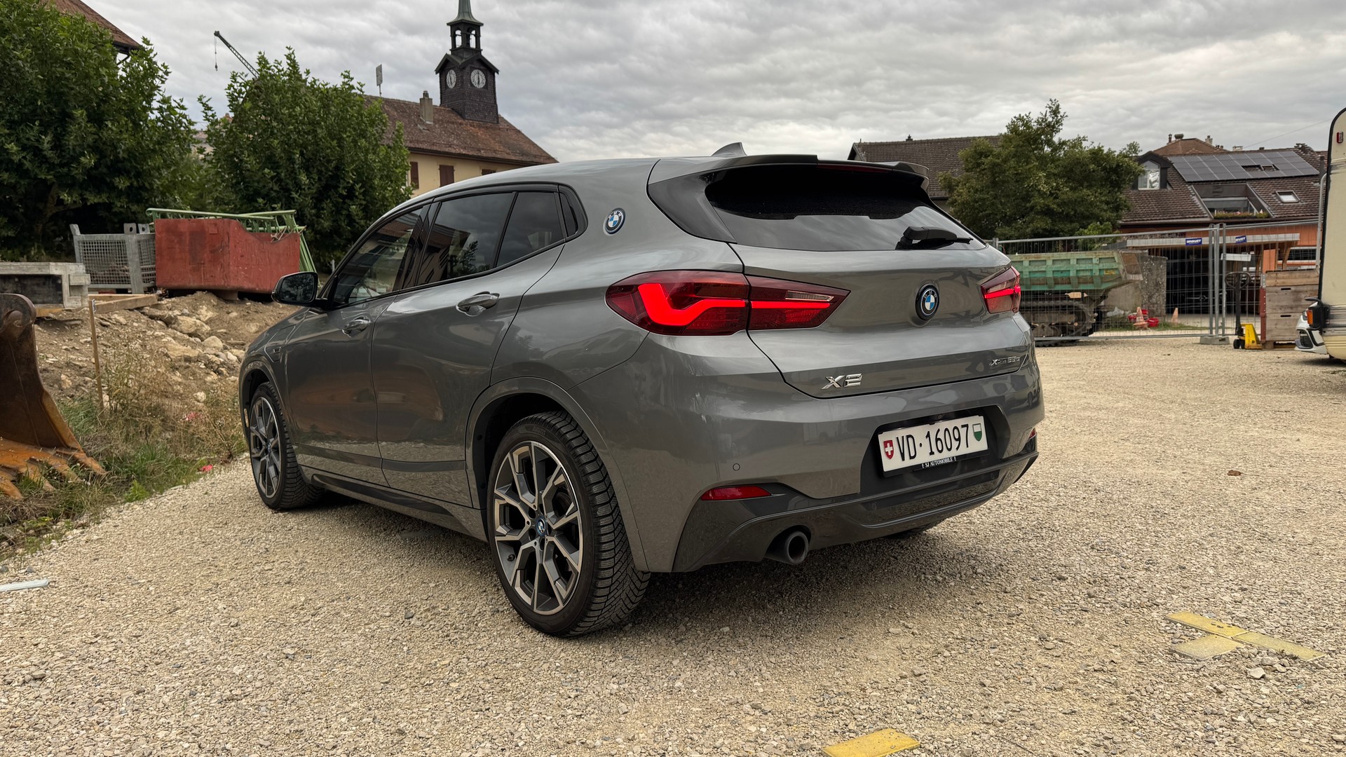 BMW 25e xDrive-image-1