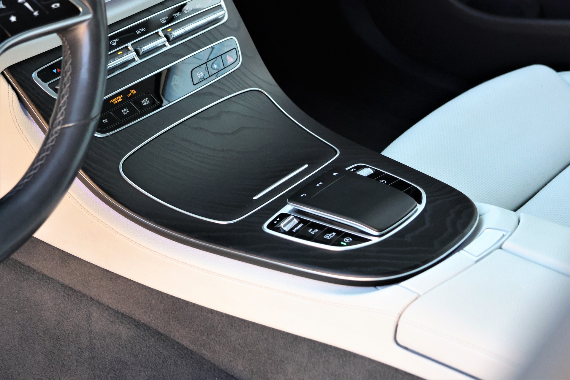 MERCEDES-BENZ E 220 d AMG Line 9G-Tronic-image-11
