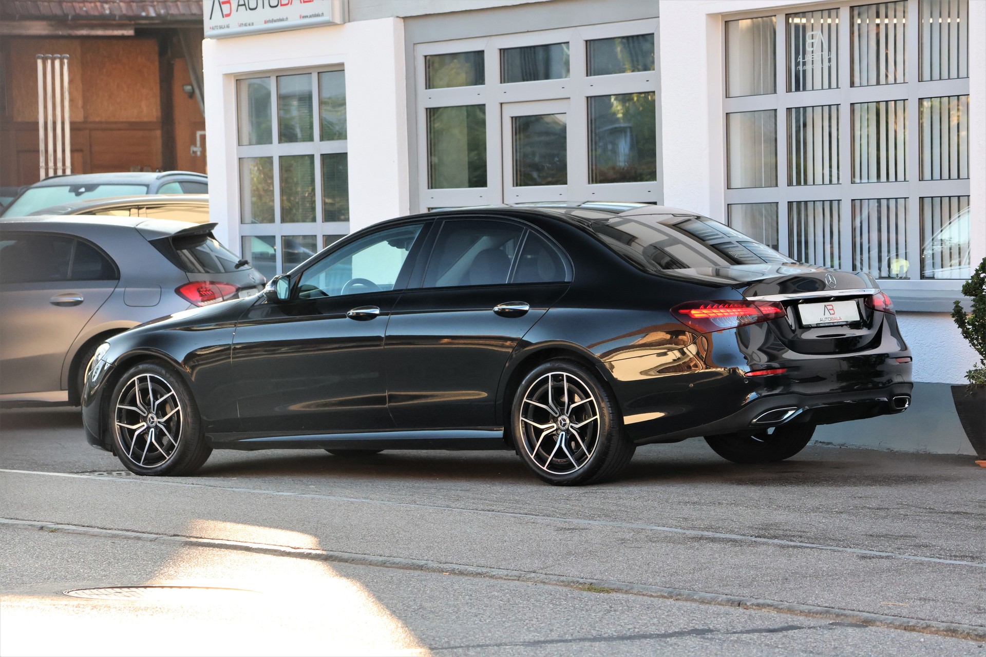 MERCEDES-BENZ E 220 d AMG Line 9G-Tronic-image-4