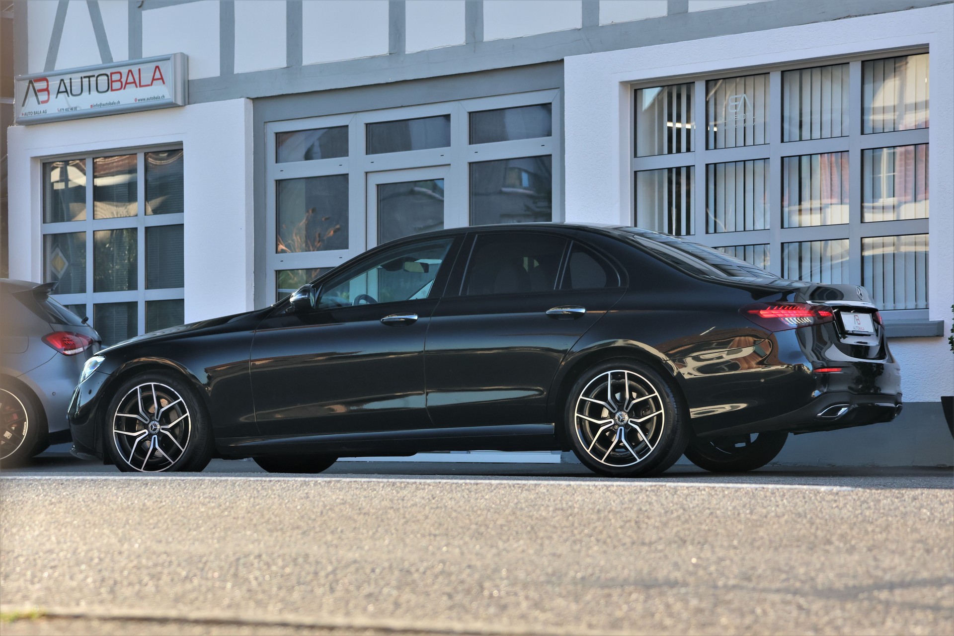MERCEDES-BENZ E 220 d AMG Line 9G-Tronic-image-3
