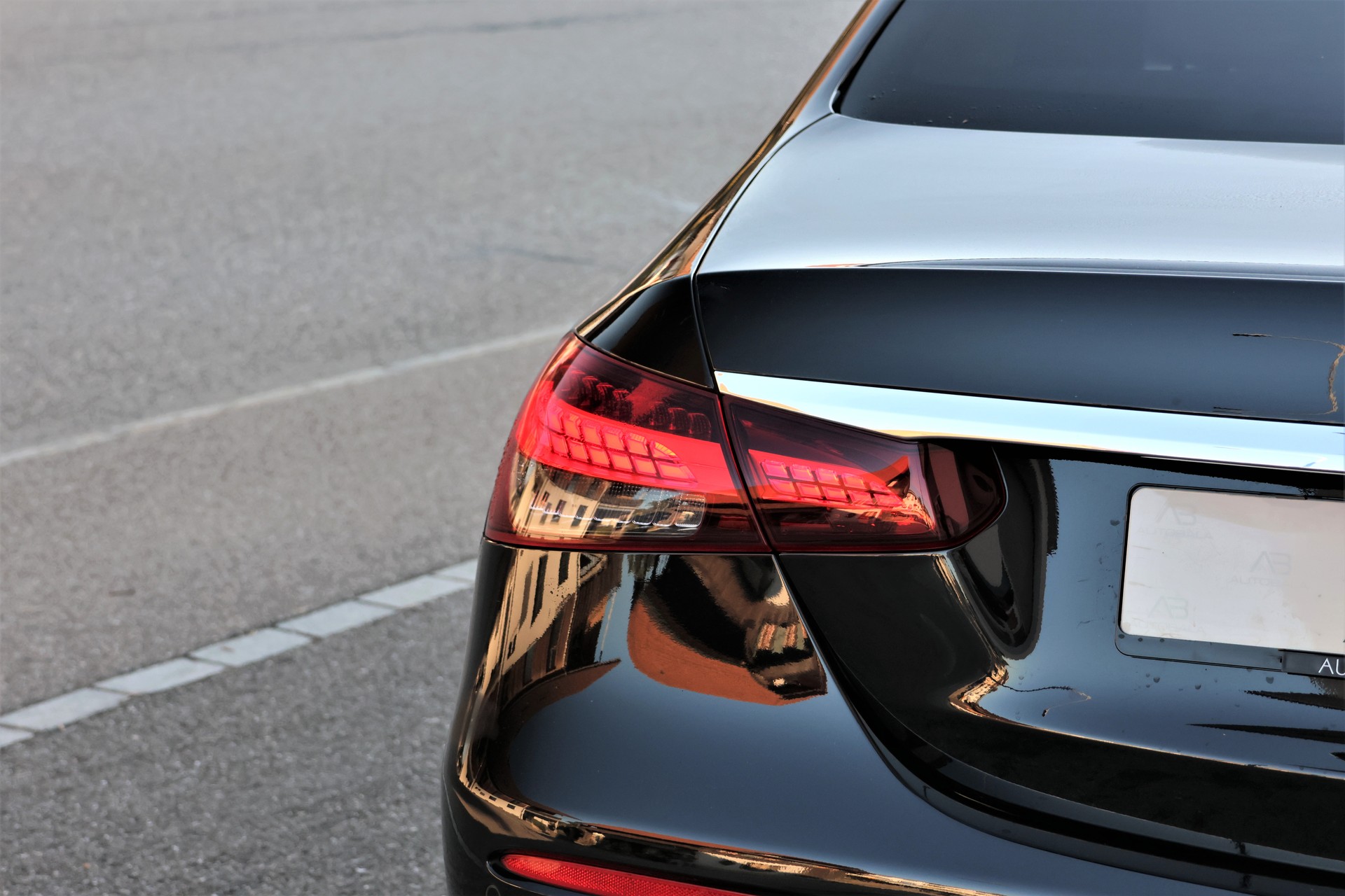 MERCEDES-BENZ E 220 d AMG Line 9G-Tronic-image-5