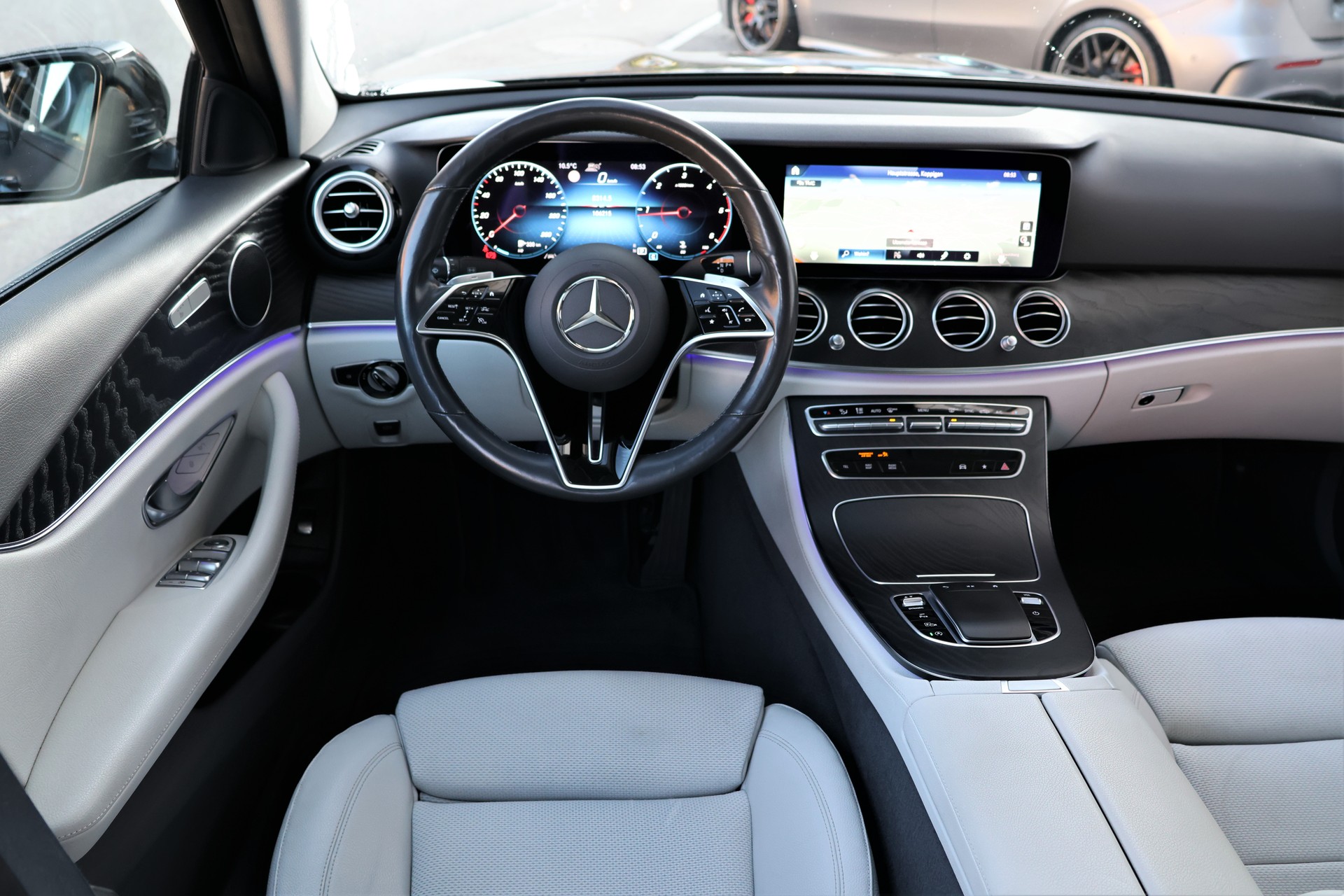 MERCEDES-BENZ E 220 d AMG Line 9G-Tronic-image-14