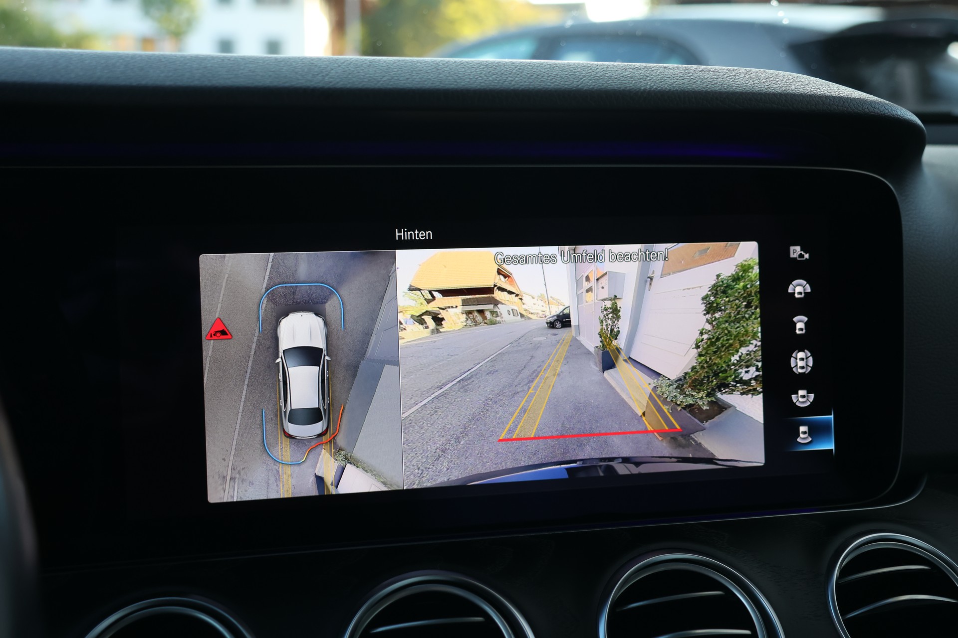 MERCEDES-BENZ E 220 d AMG Line 9G-Tronic-image-22