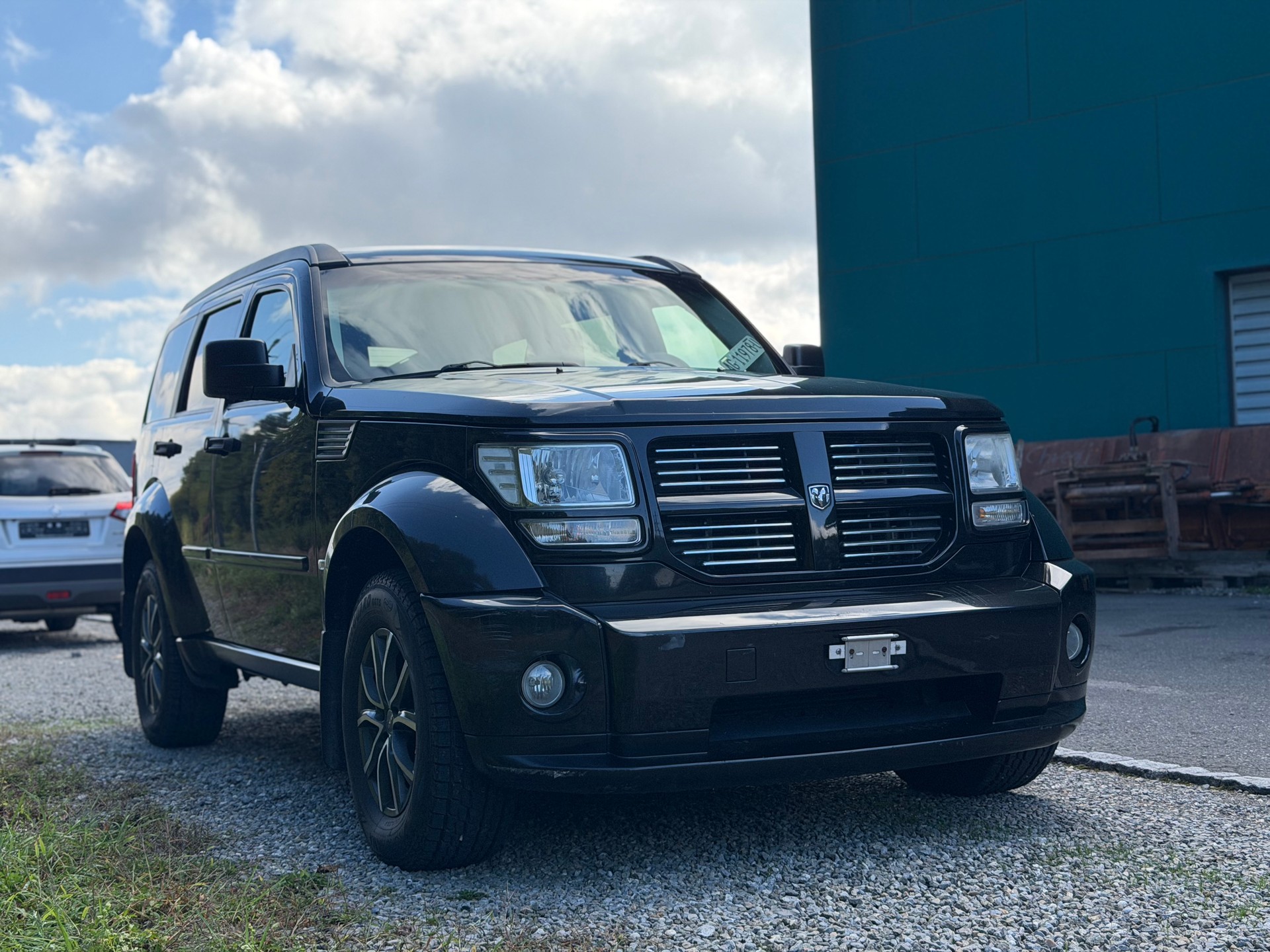 DODGE Nitro 2.8 CRD R/T Automatic-image-3