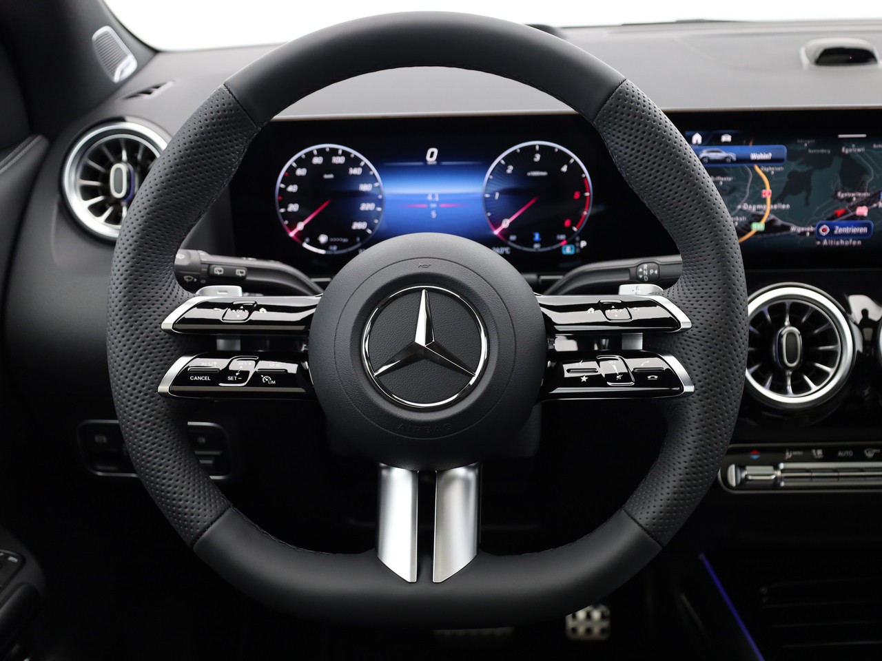 MERCEDES-BENZ GLA 220d 4Matic 8G-DCT-image-11