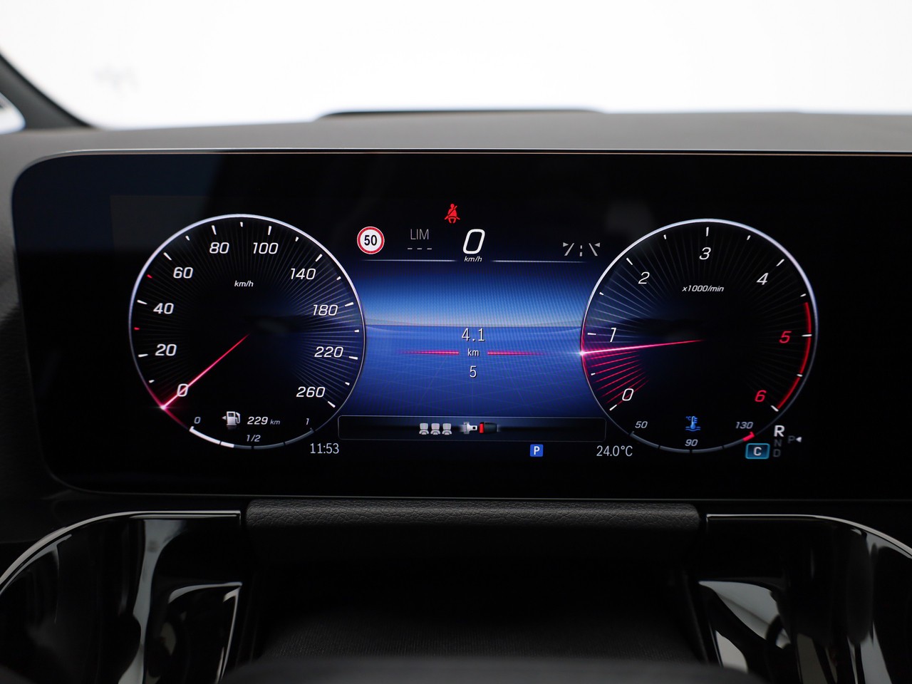 MERCEDES-BENZ GLA 220d 4Matic 8G-DCT-image-12