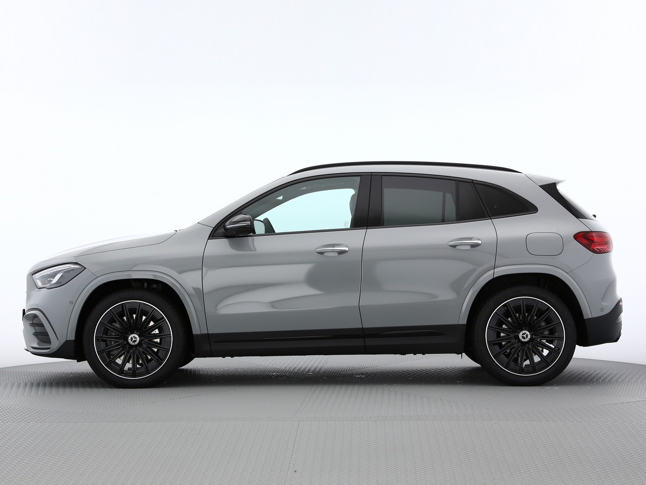 MERCEDES-BENZ GLA 220d 4Matic 8G-DCT-image-2