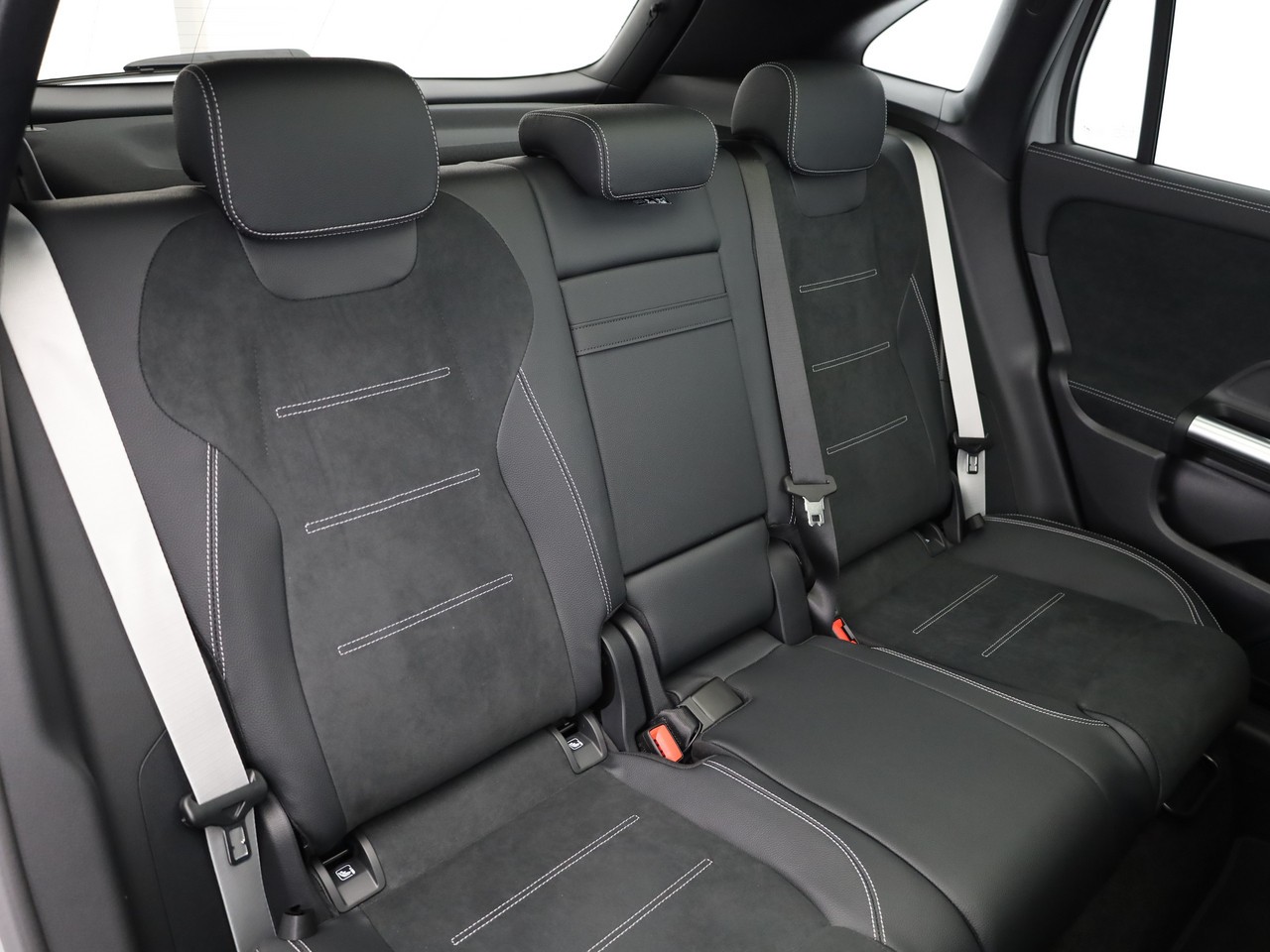 MERCEDES-BENZ GLA 220d 4Matic 8G-DCT-image-10
