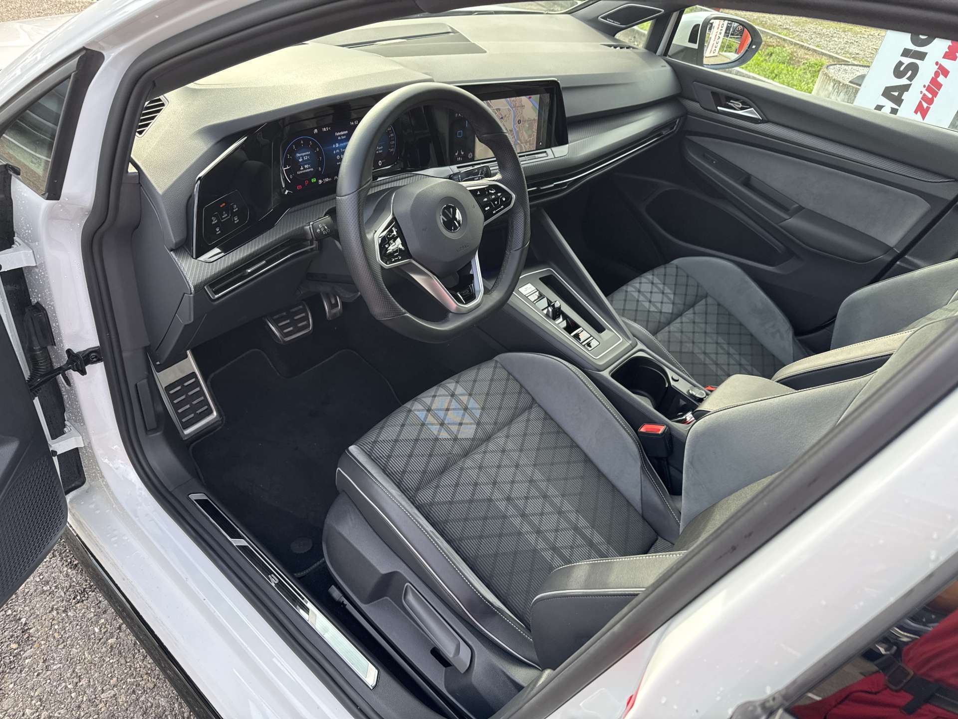 VW Golf 1.5 eTSi mHEV ACT R-Line DSG-Automat-image-5