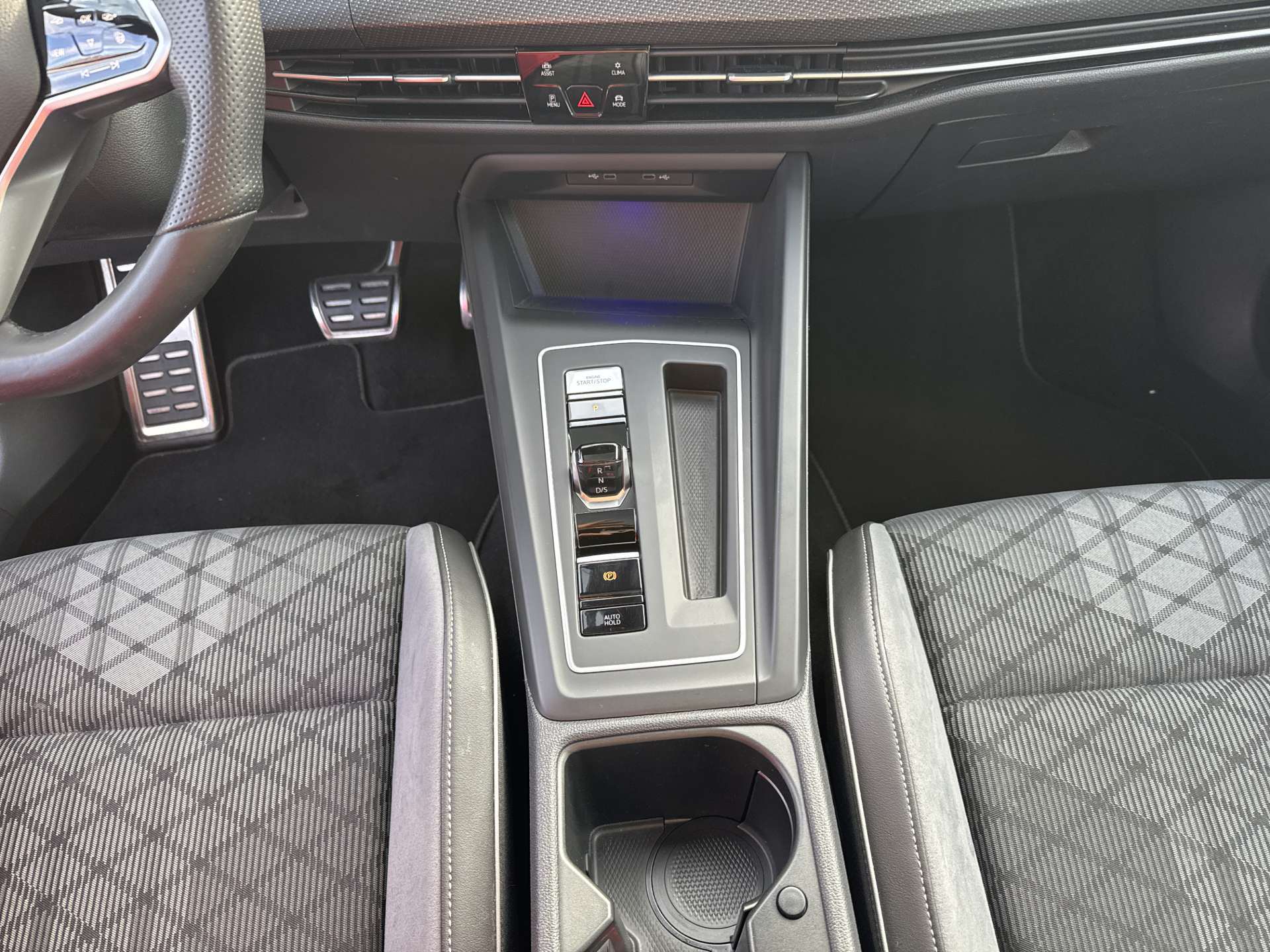 VW Golf 1.5 eTSi mHEV ACT R-Line DSG-Automat-image-11