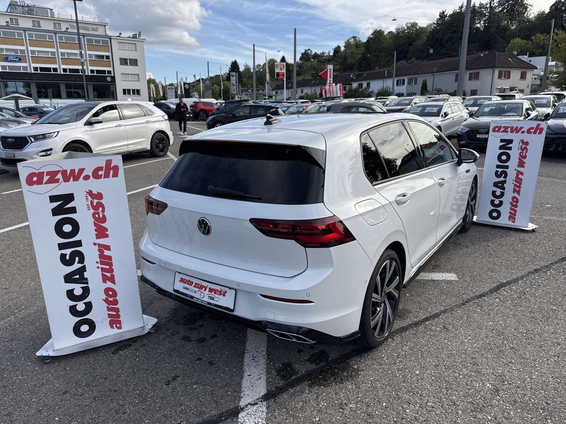 VW Golf 1.5 eTSi mHEV ACT R-Line DSG-Automat-image-2