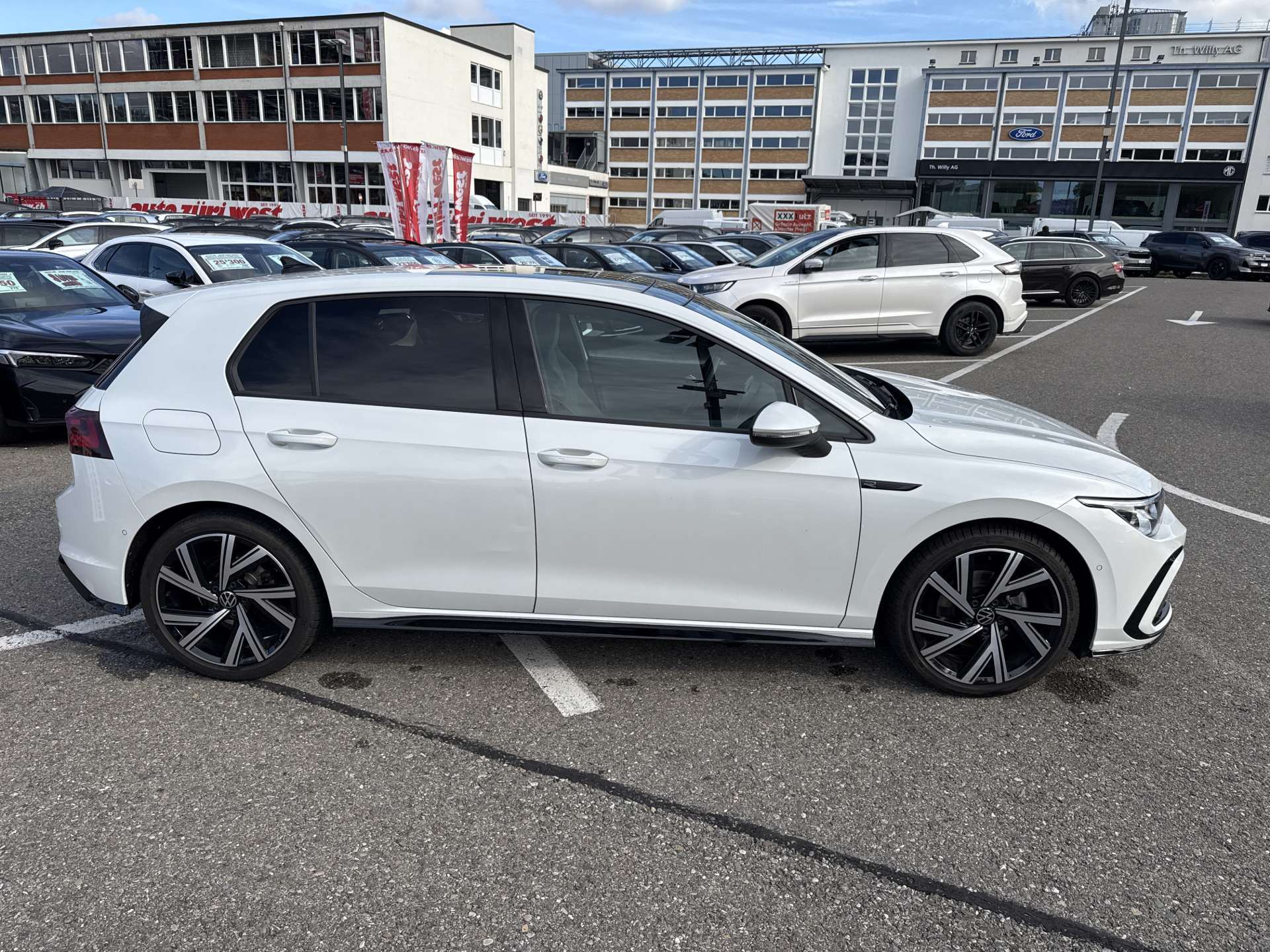 VW Golf 1.5 eTSi mHEV ACT R-Line DSG-Automat-image-10