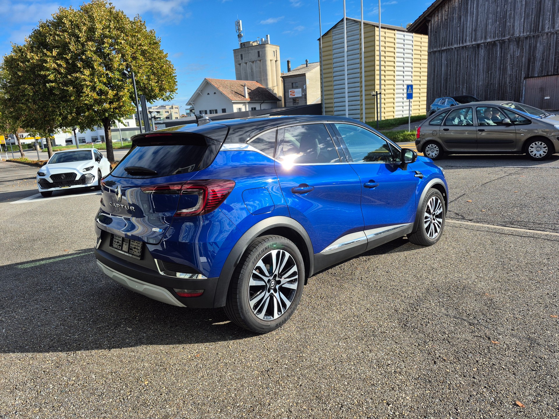 RENAULT Captur INITIALE PARIS E-TECH 1-image-3