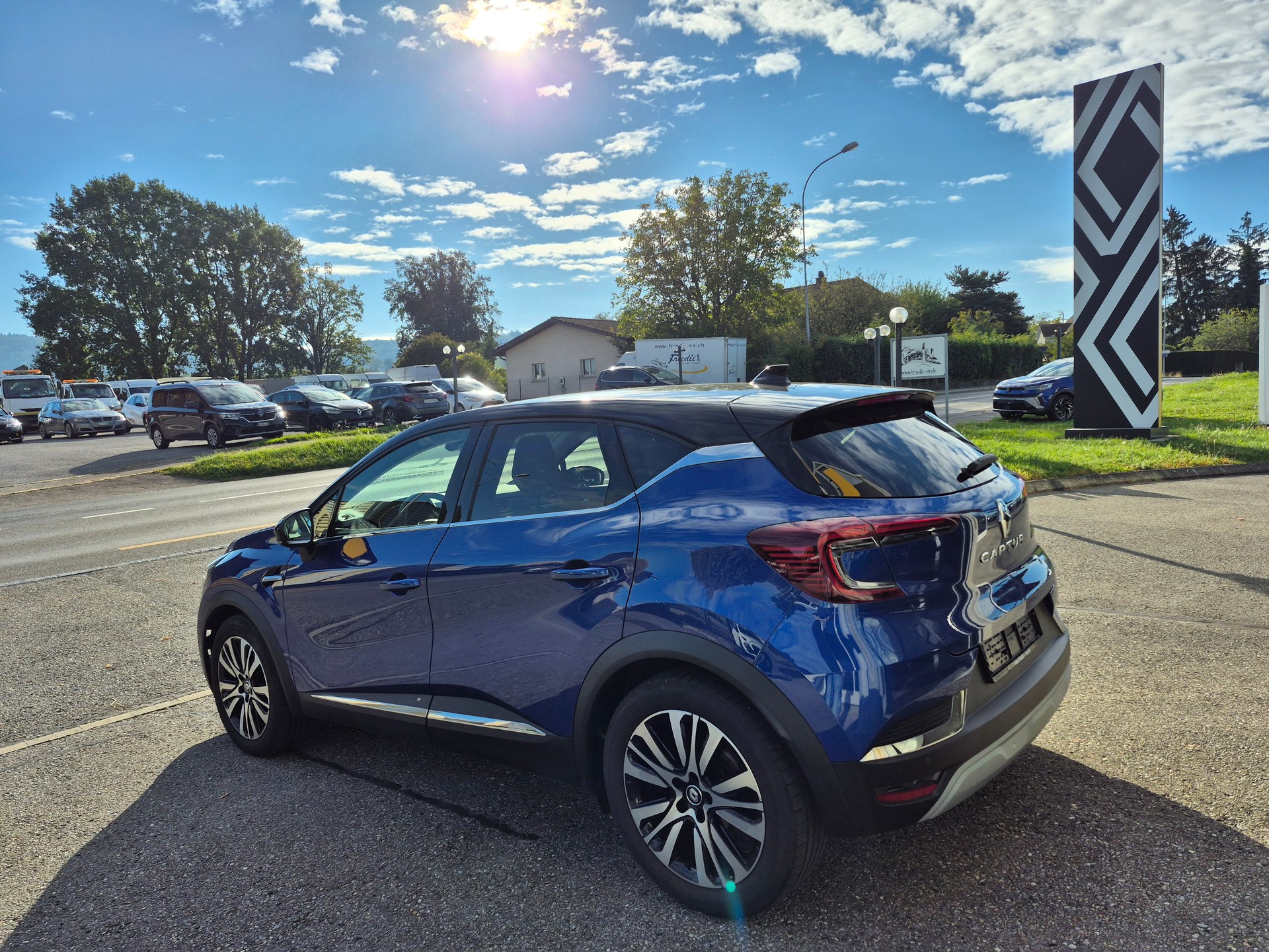 RENAULT Captur INITIALE PARIS E-TECH 1-image-4