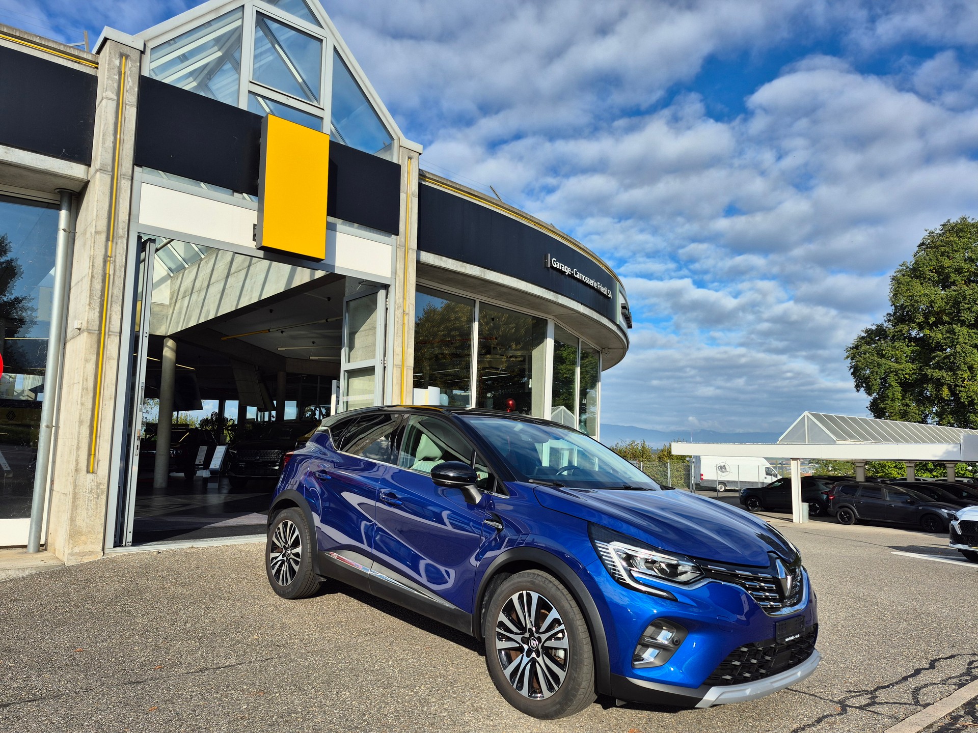 RENAULT Captur INITIALE PARIS E-TECH 1-image-2