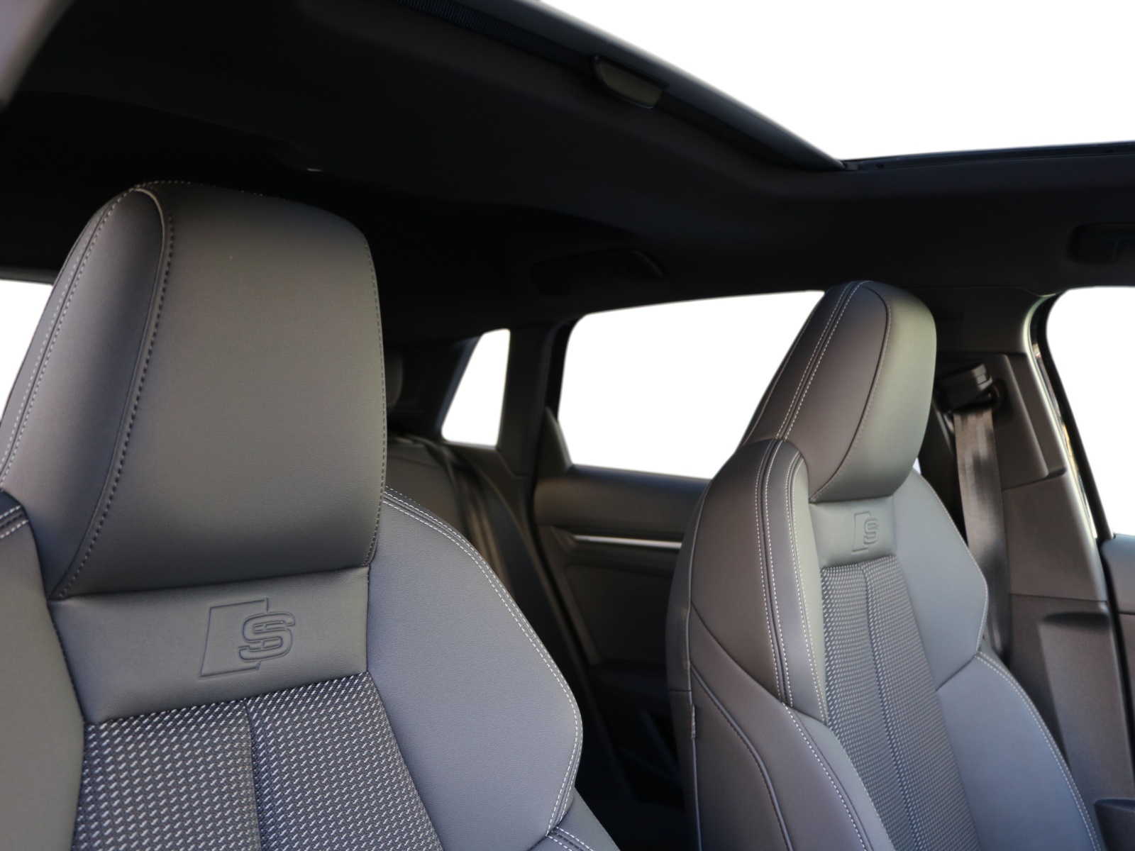 AUDI A3 Sportback TFSI 110 kW S line S tronic-image-12