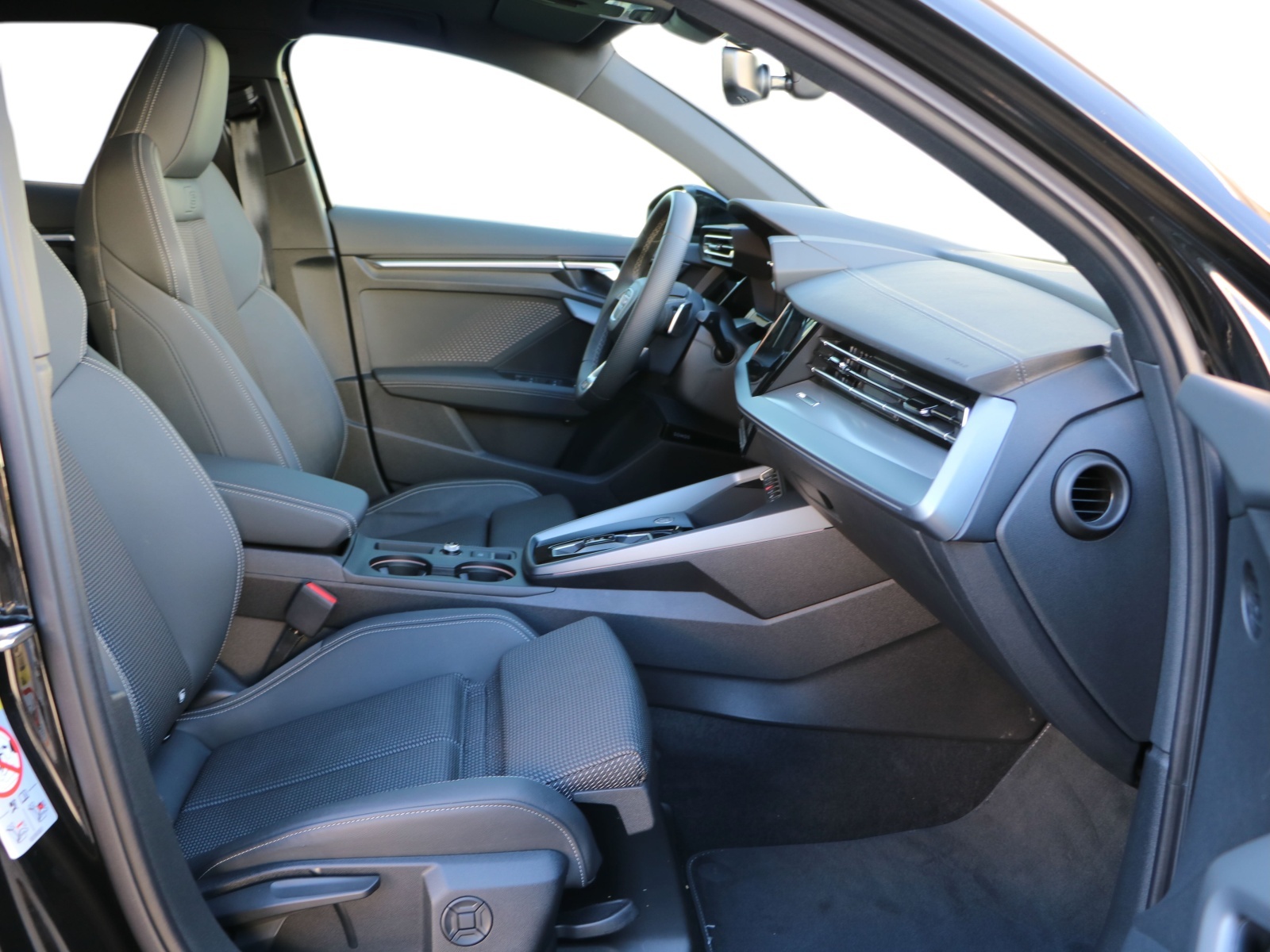 AUDI A3 Sportback TFSI 110 kW S line S tronic-image-10