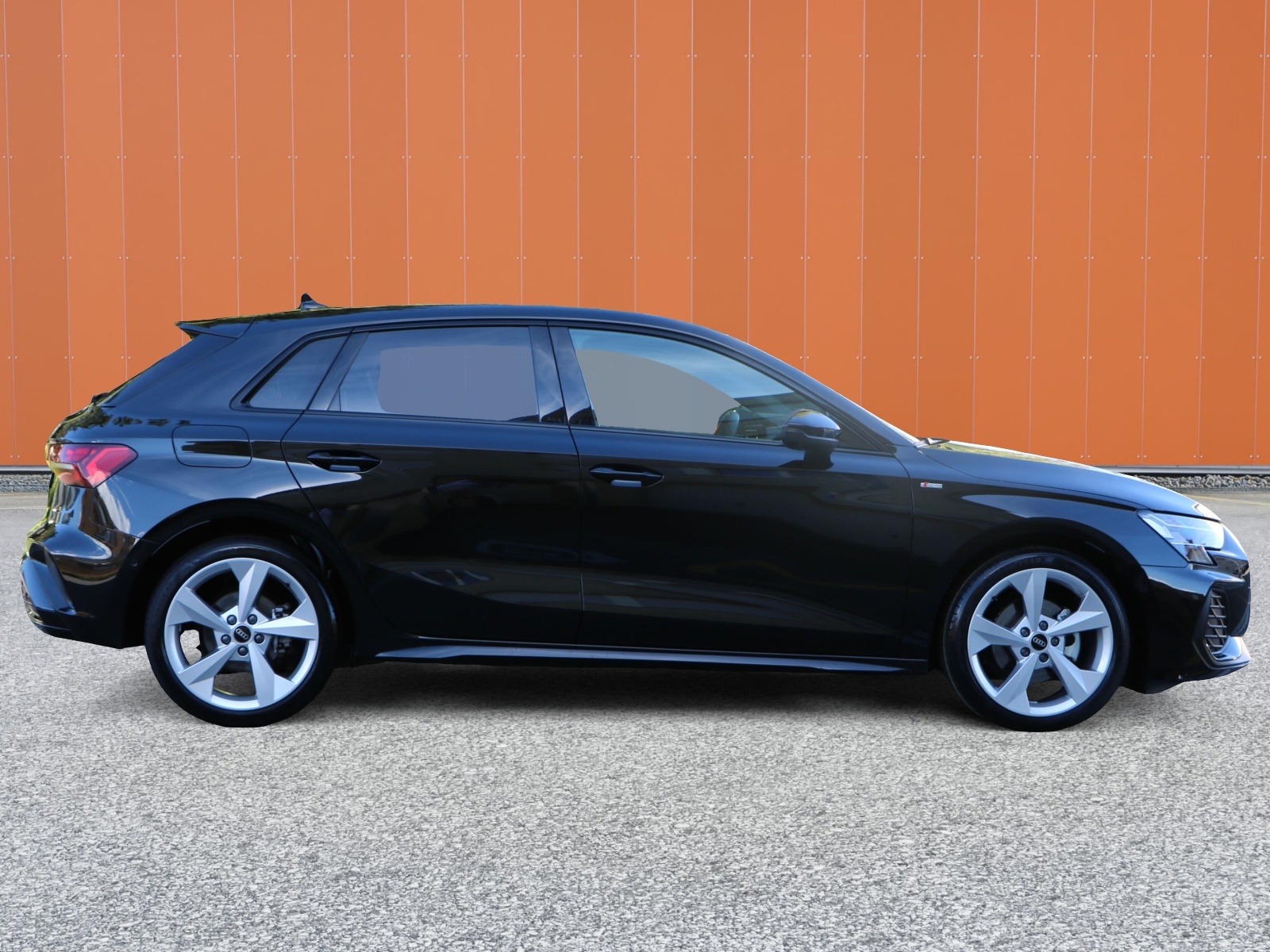 AUDI A3 Sportback TFSI 110 kW S line S tronic-image-5
