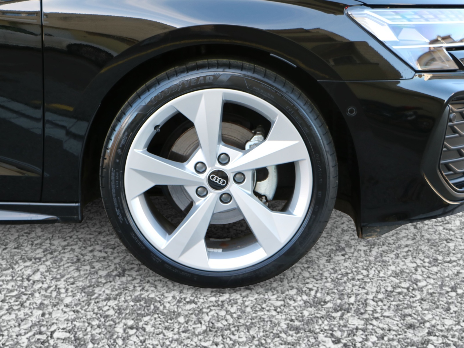 AUDI A3 Sportback TFSI 110 kW S line S tronic-image-8