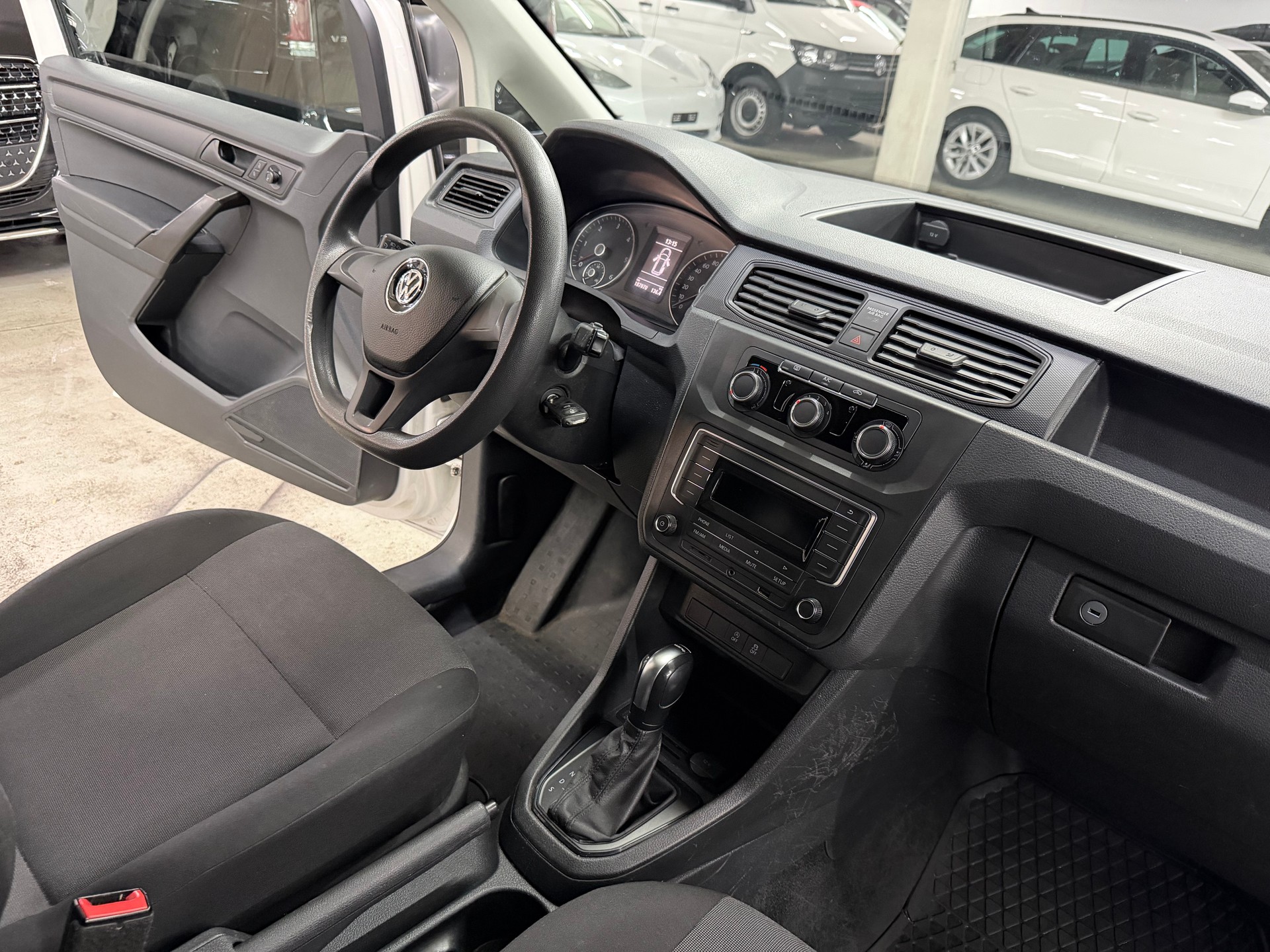 VW Caddy Maxi 2.0TDI 4Motion BlueMotion Technology DSG-image-15