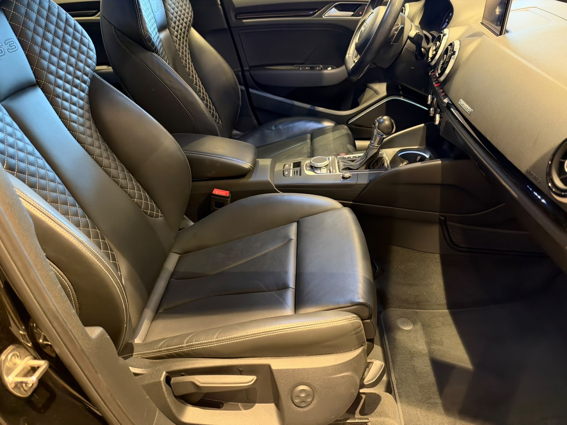 AUDI S3 Limousine 2.0 T FSI quattro S-Tronic-image-17