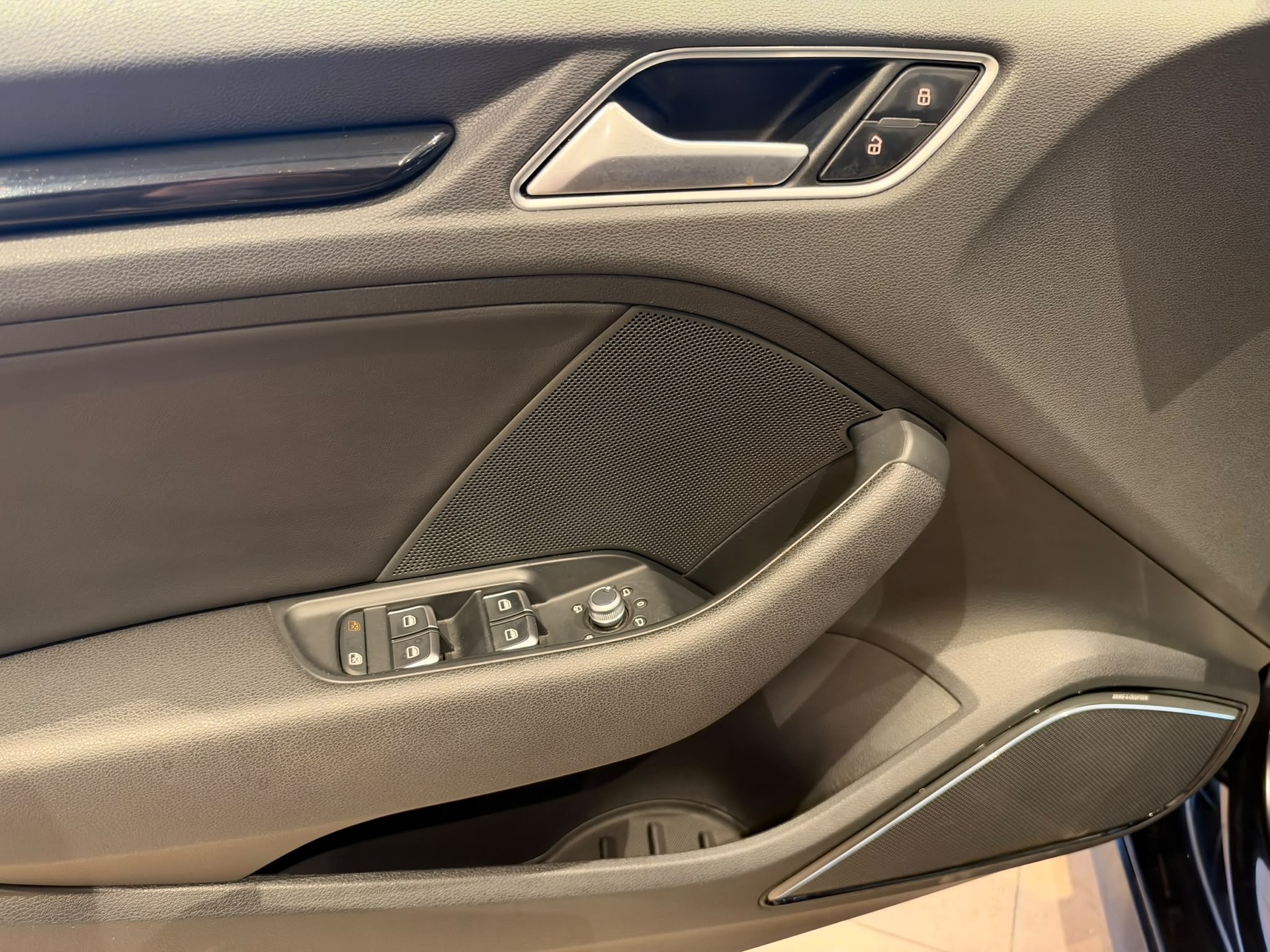 AUDI S3 Limousine 2.0 T FSI quattro S-Tronic-image-24