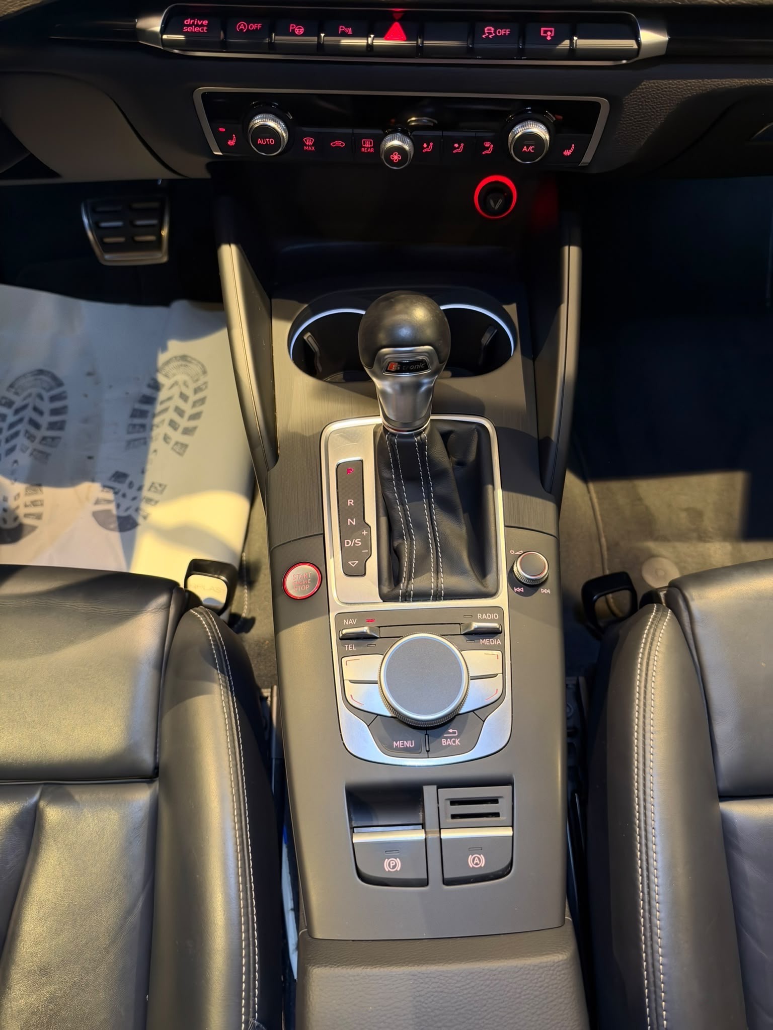 AUDI S3 Limousine 2.0 T FSI quattro S-Tronic-image-12