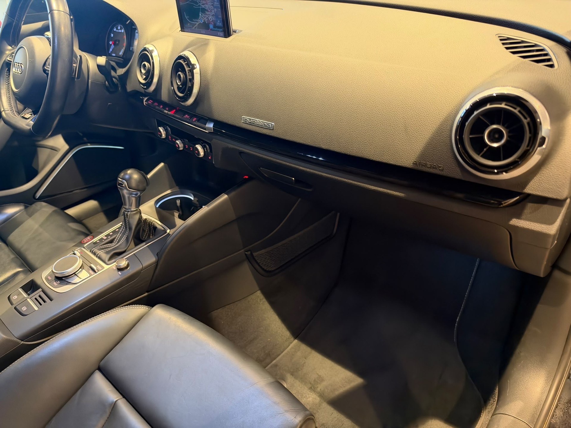 AUDI S3 Limousine 2.0 T FSI quattro S-Tronic-image-15