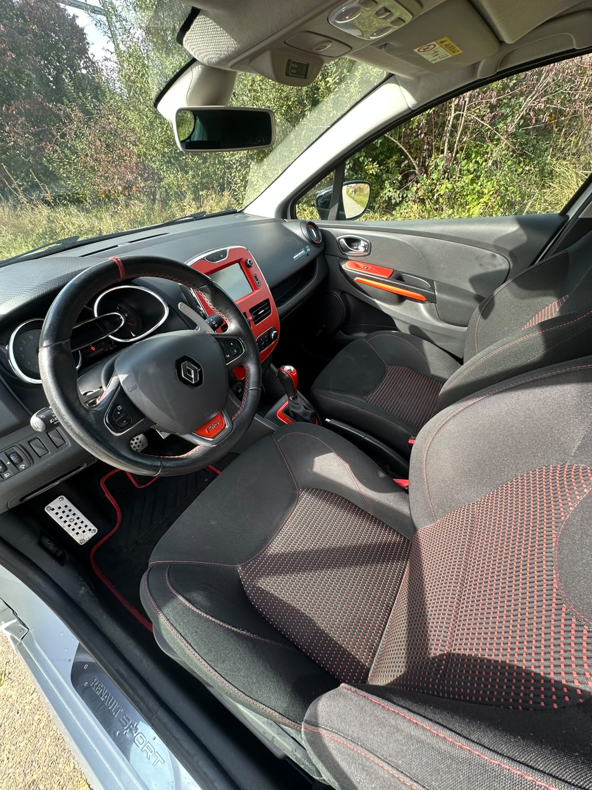 RENAULT Clio 1.6 T RS 200 EDC-image-11
