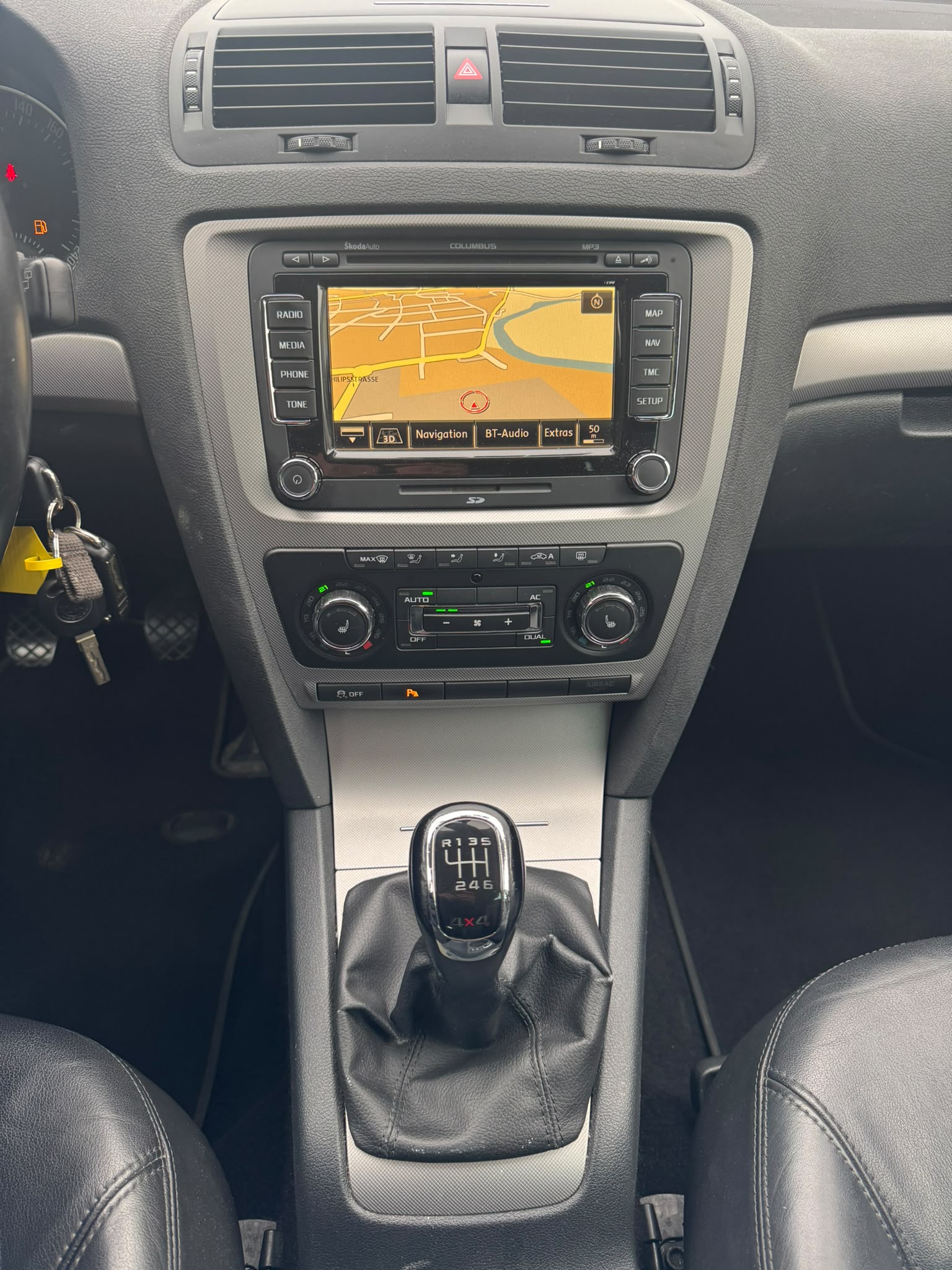 SKODA Octavia Combi 1.8 TSI Arosa 4x4-image-9