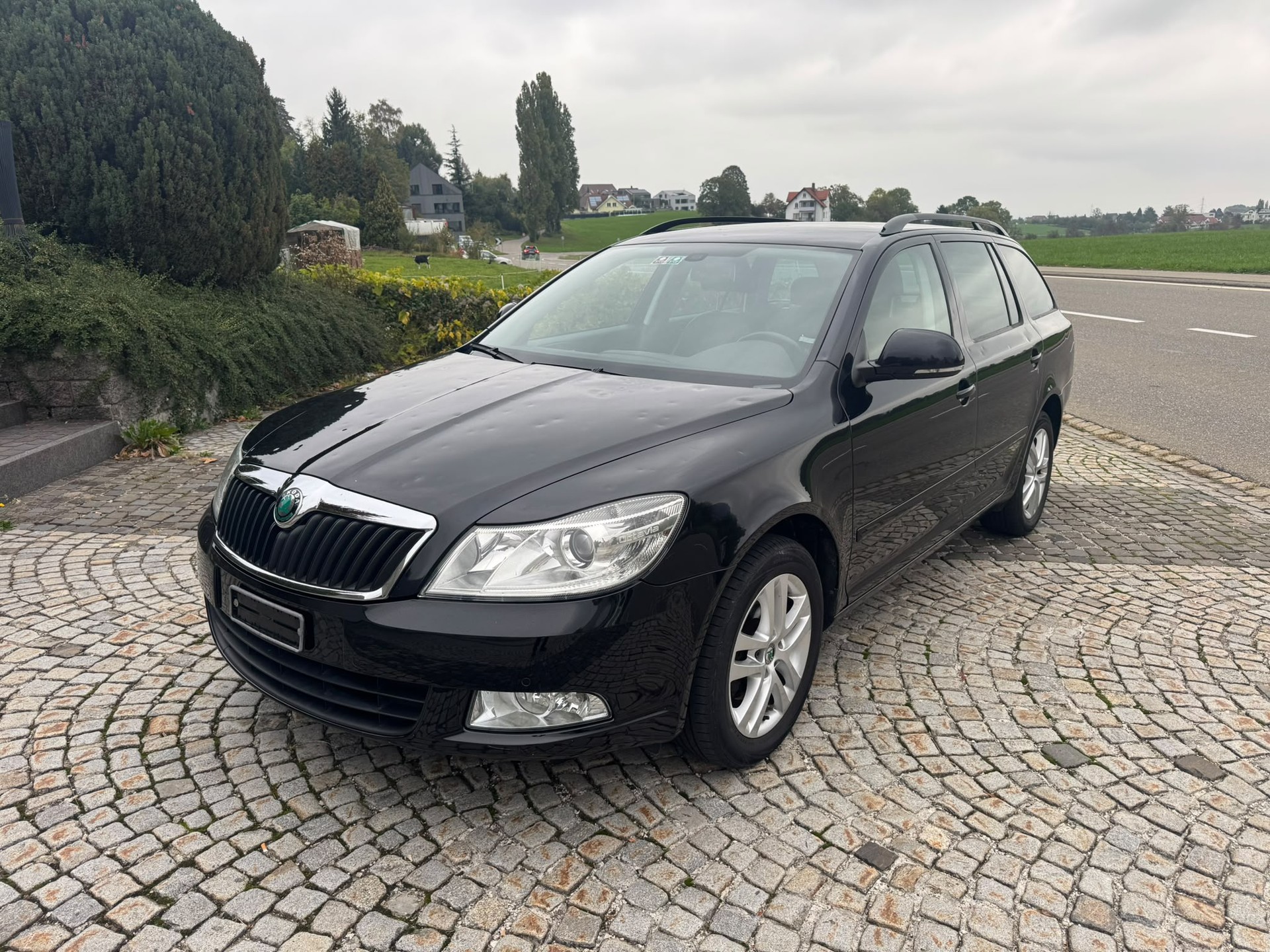 SKODA Octavia Combi 1.8 TSI Arosa 4x4-image-2