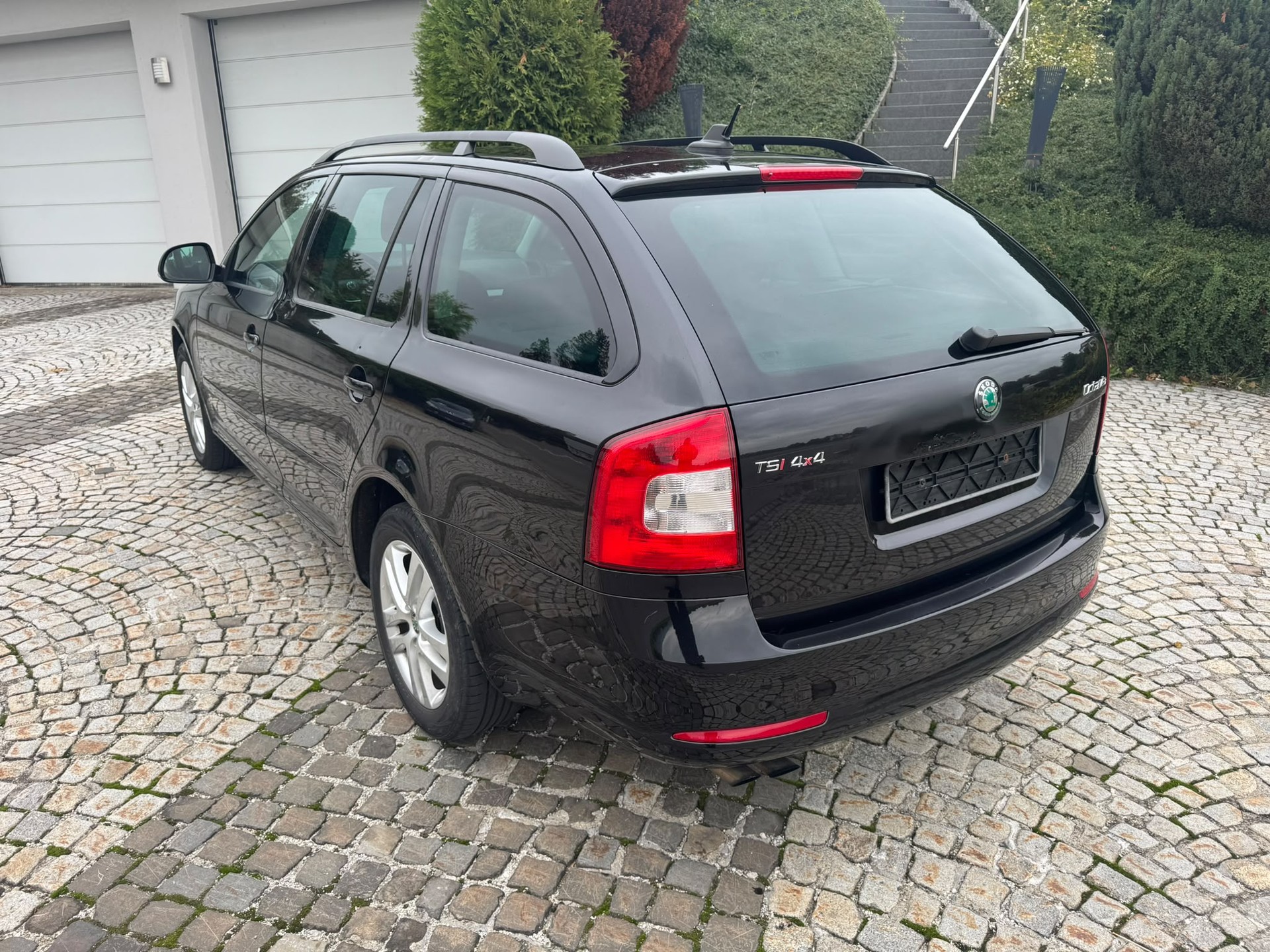 SKODA Octavia Combi 1.8 TSI Arosa 4x4-image-4