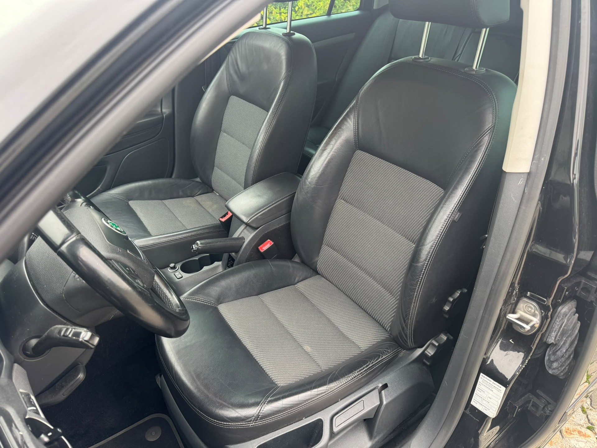 SKODA Octavia Combi 1.8 TSI Arosa 4x4-image-11