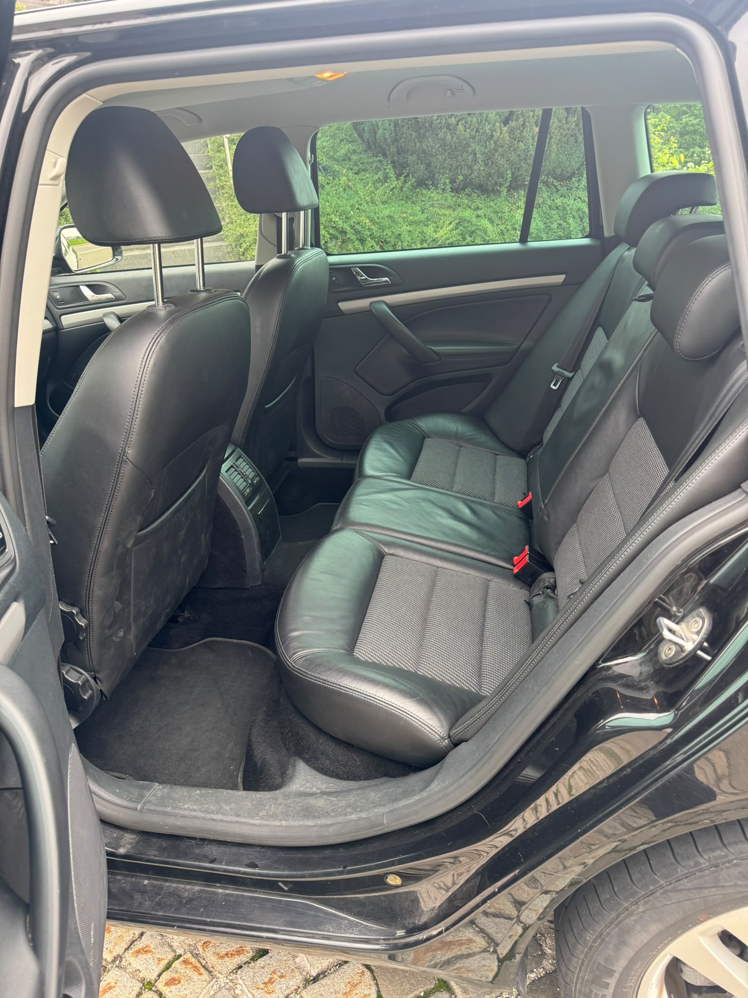 SKODA Octavia Combi 1.8 TSI Arosa 4x4-image-14
