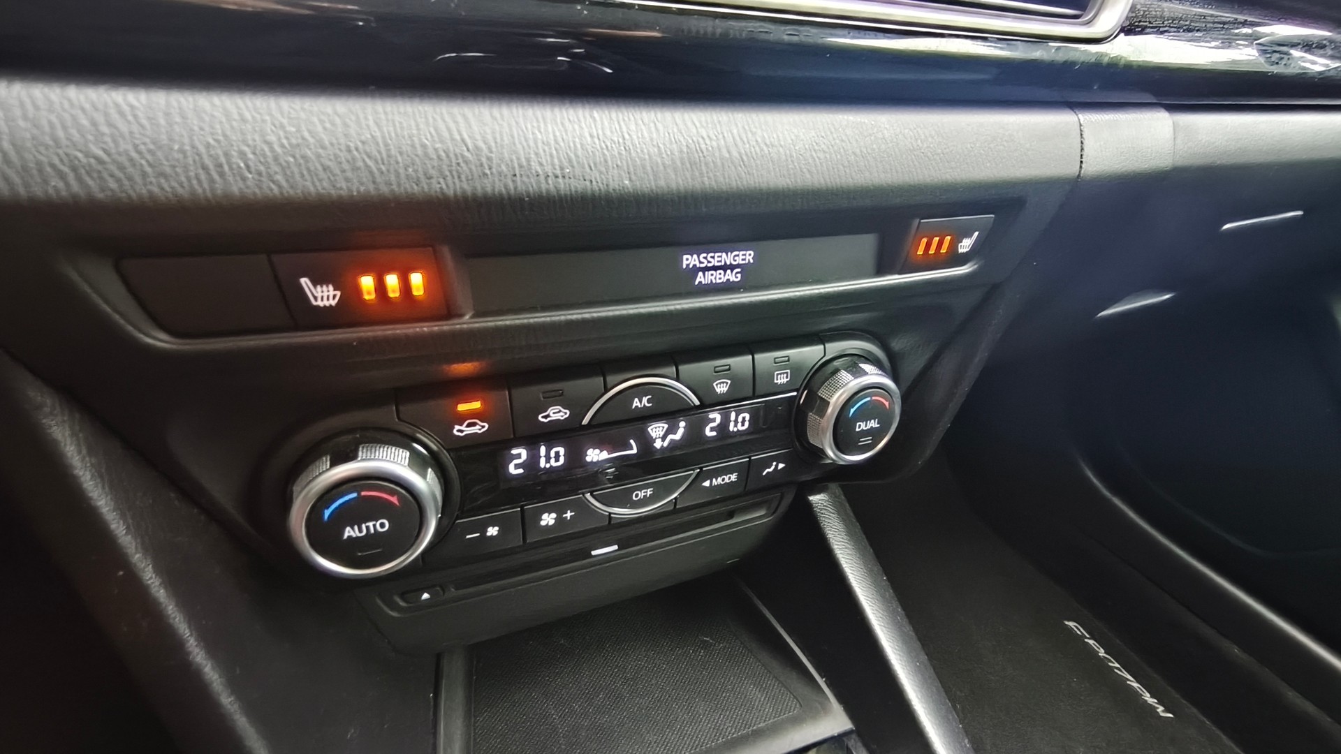 MAZDA 3 SKYACTIV-G 120 Ambition Plus-image-11