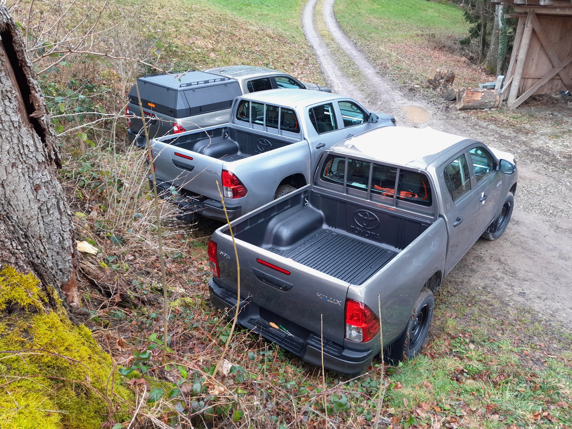 TOYOTA HI-LUX 2,8 DC 4x4 MHEV inkl. AHK 3,5 Tonnen + Wanne + CH Zustellung, Rostversiegelt.-image-17