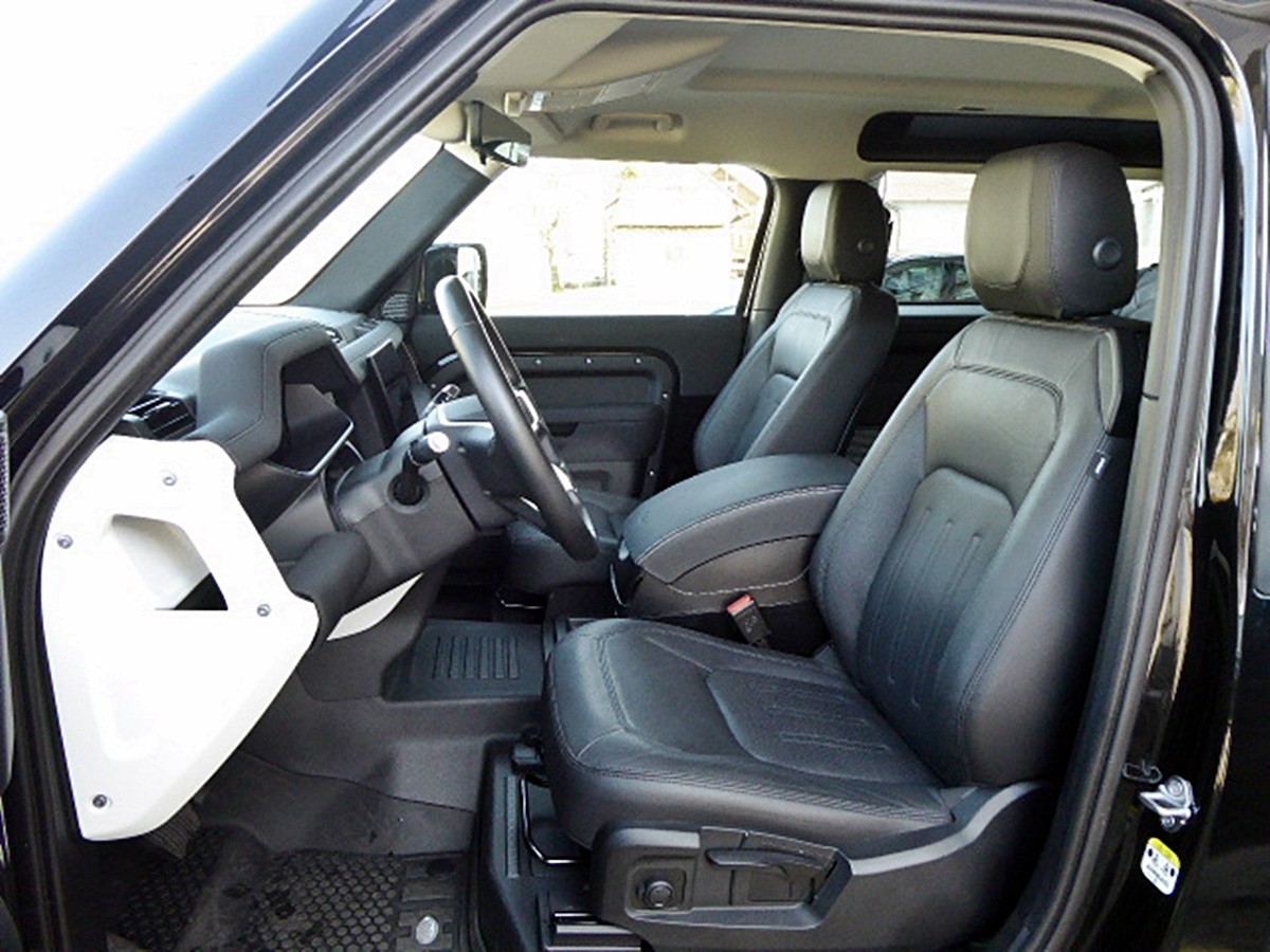 LAND ROVER Defender 90 3.0D I6 200 S-image-4
