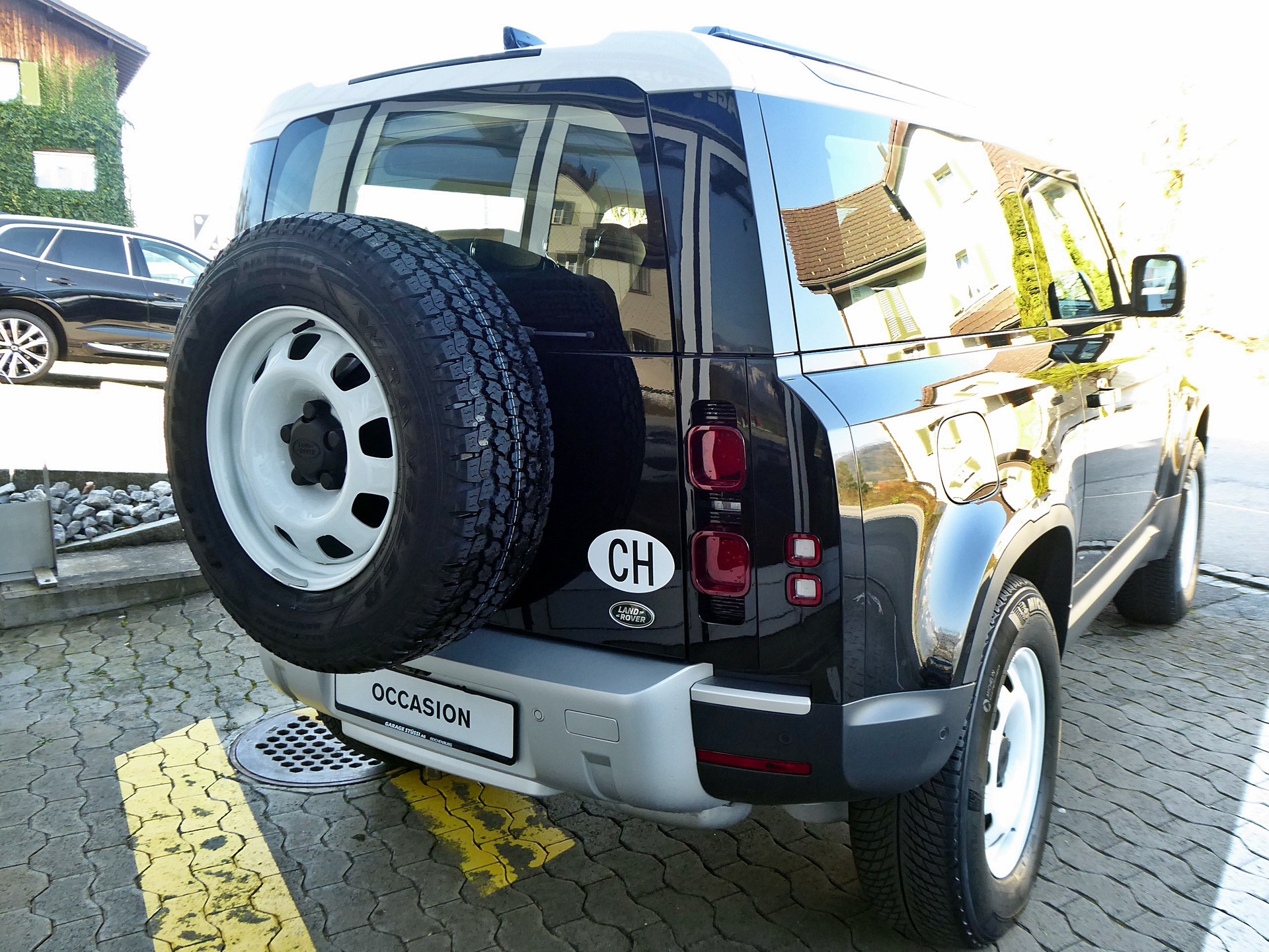 LAND ROVER Defender 90 3.0D I6 200 S-image-3