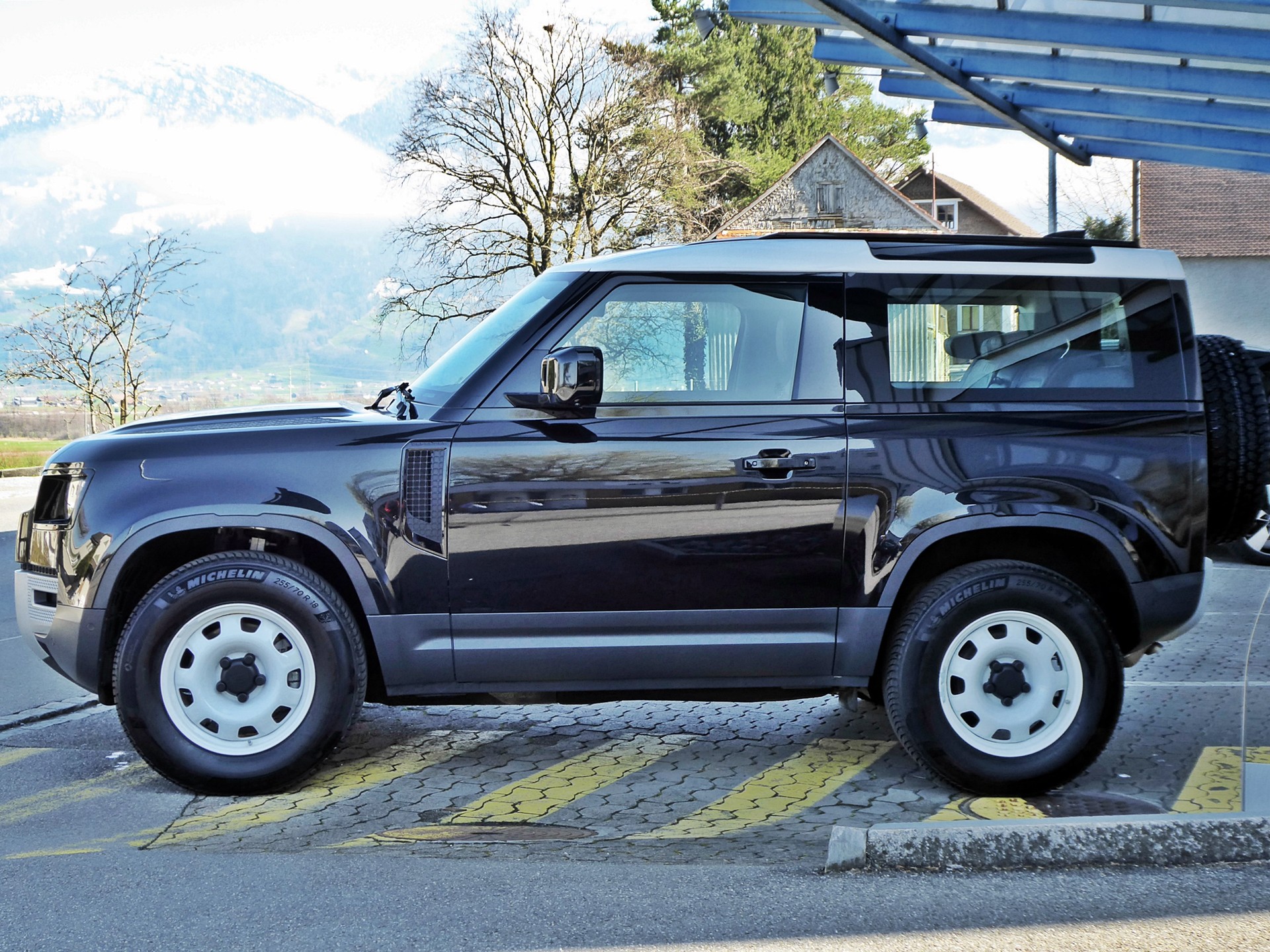 LAND ROVER Defender 90 3.0D I6 200 S-image-1