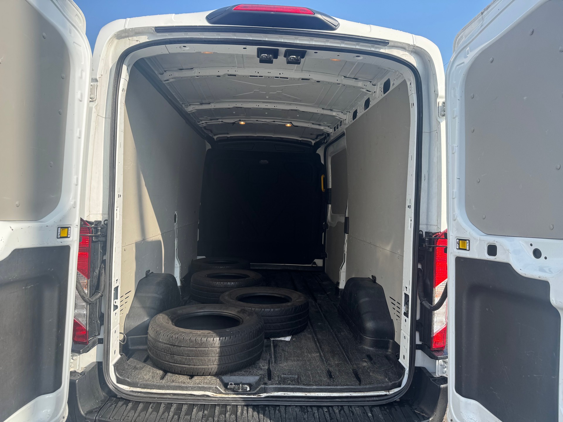FORD Transit Van 350 L3 Ambiente 2.0 TDCi 130 FWD-image-14