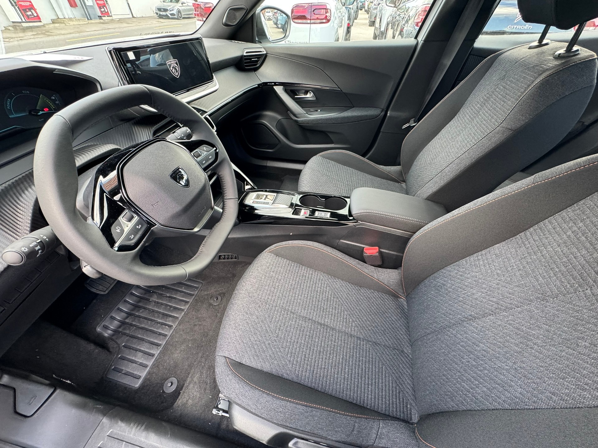 PEUGEOT 2008 136 e 50 kWh Style-image-5
