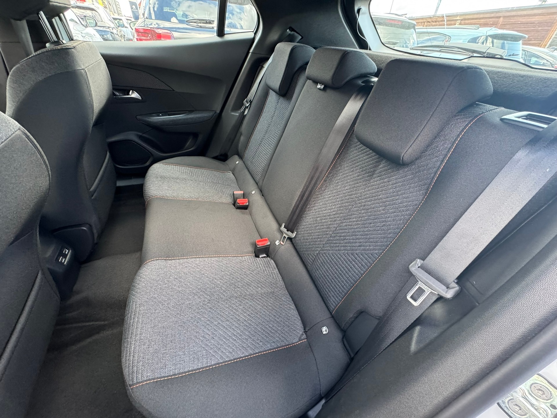 PEUGEOT 2008 136 e 50 kWh Style-image-6