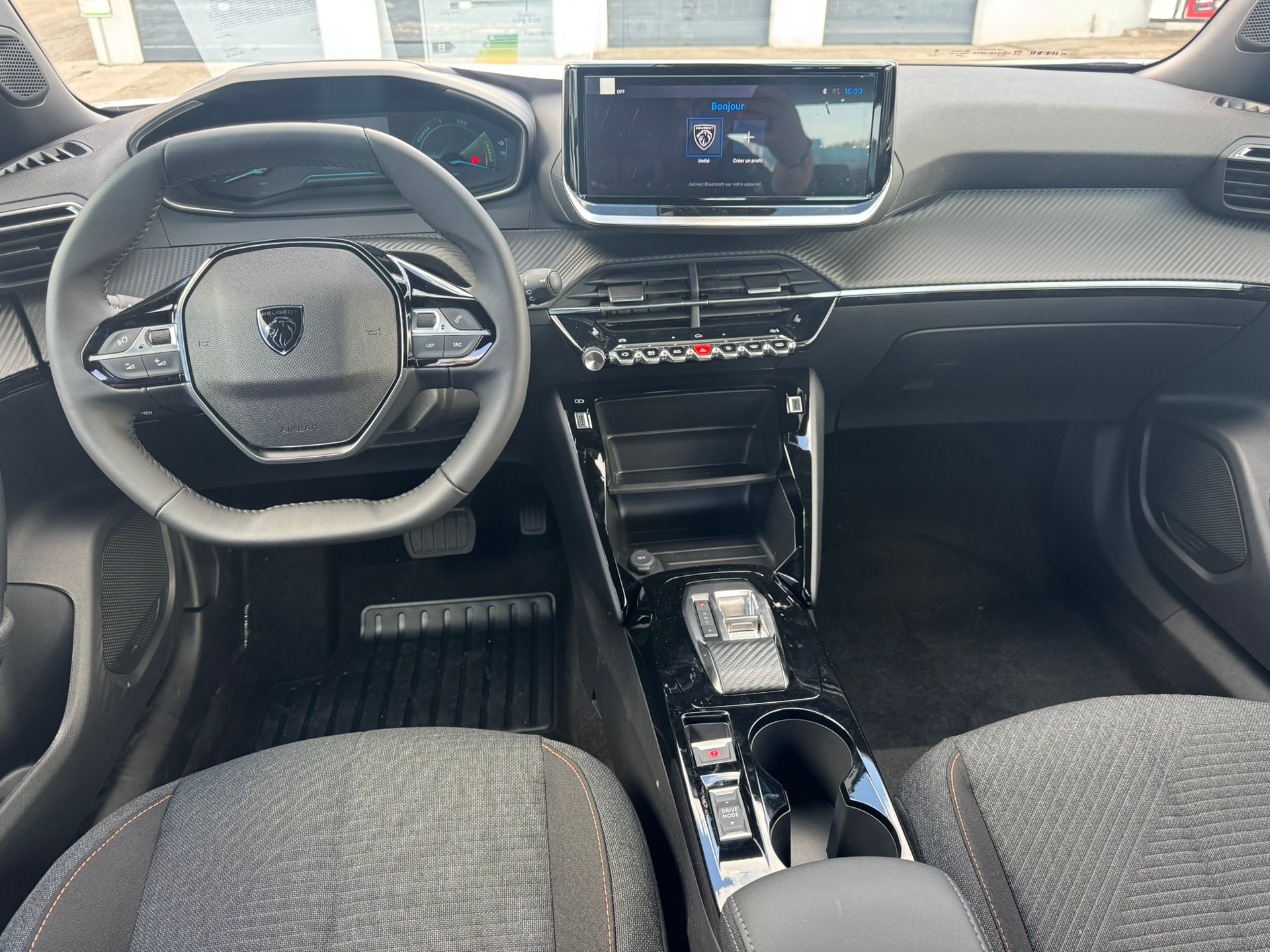 PEUGEOT 2008 136 e 50 kWh Style-image-7