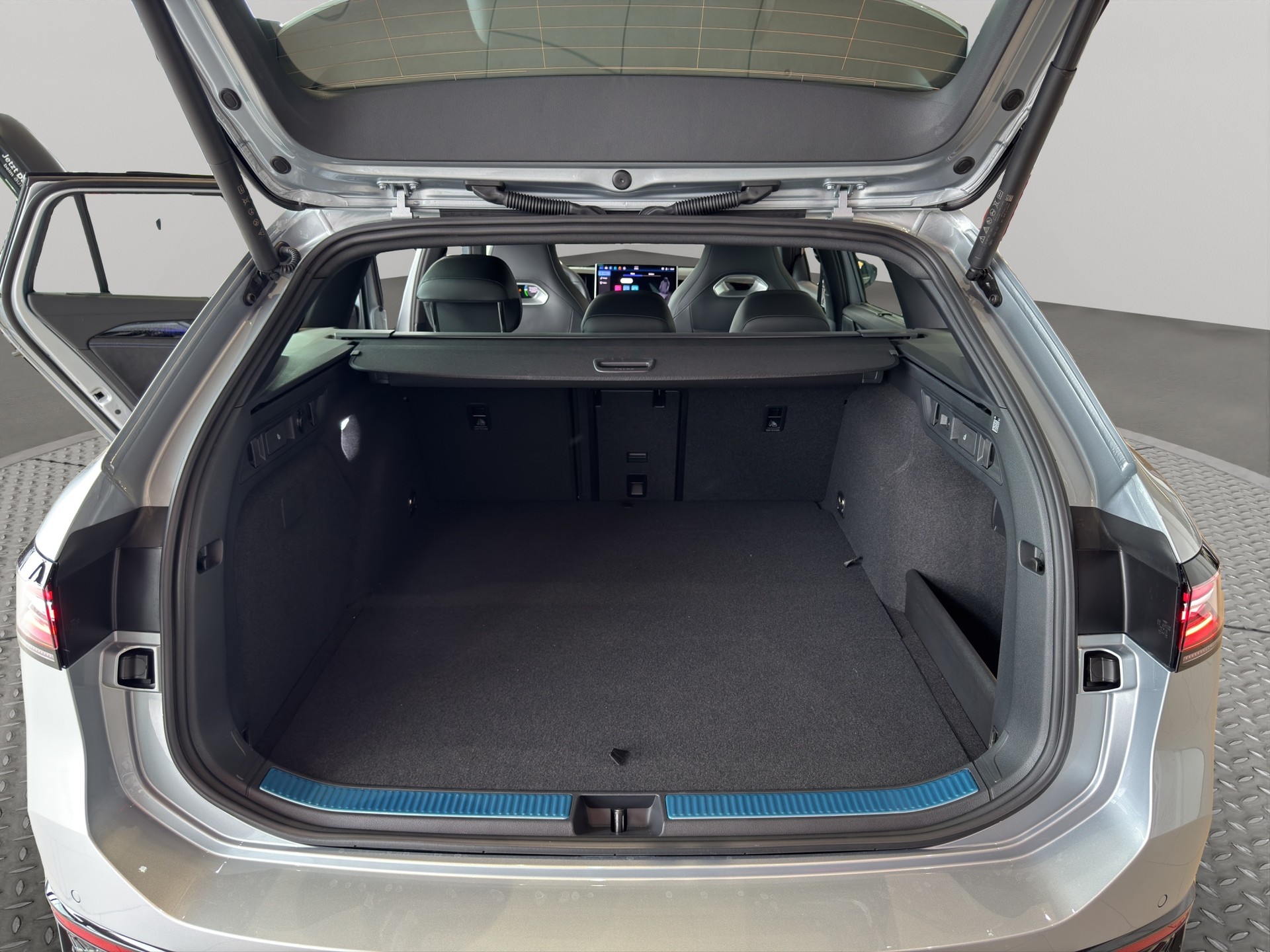 VW Passat Variant 1.5 TSI evo2 Plug-In- Hybrid R-Line DSG-image-14