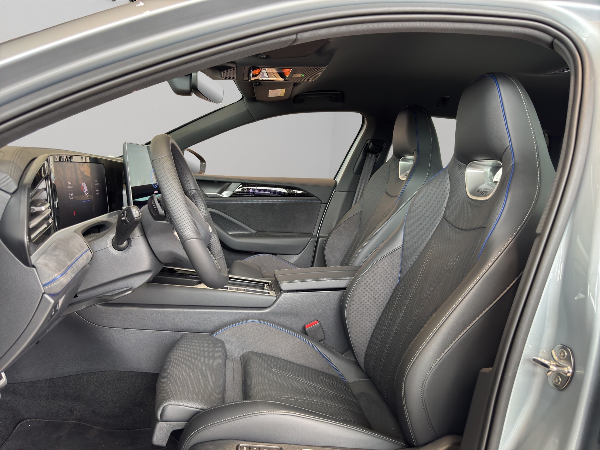 VW Passat Variant 1.5 TSI evo2 Plug-In- Hybrid R-Line DSG-image-7