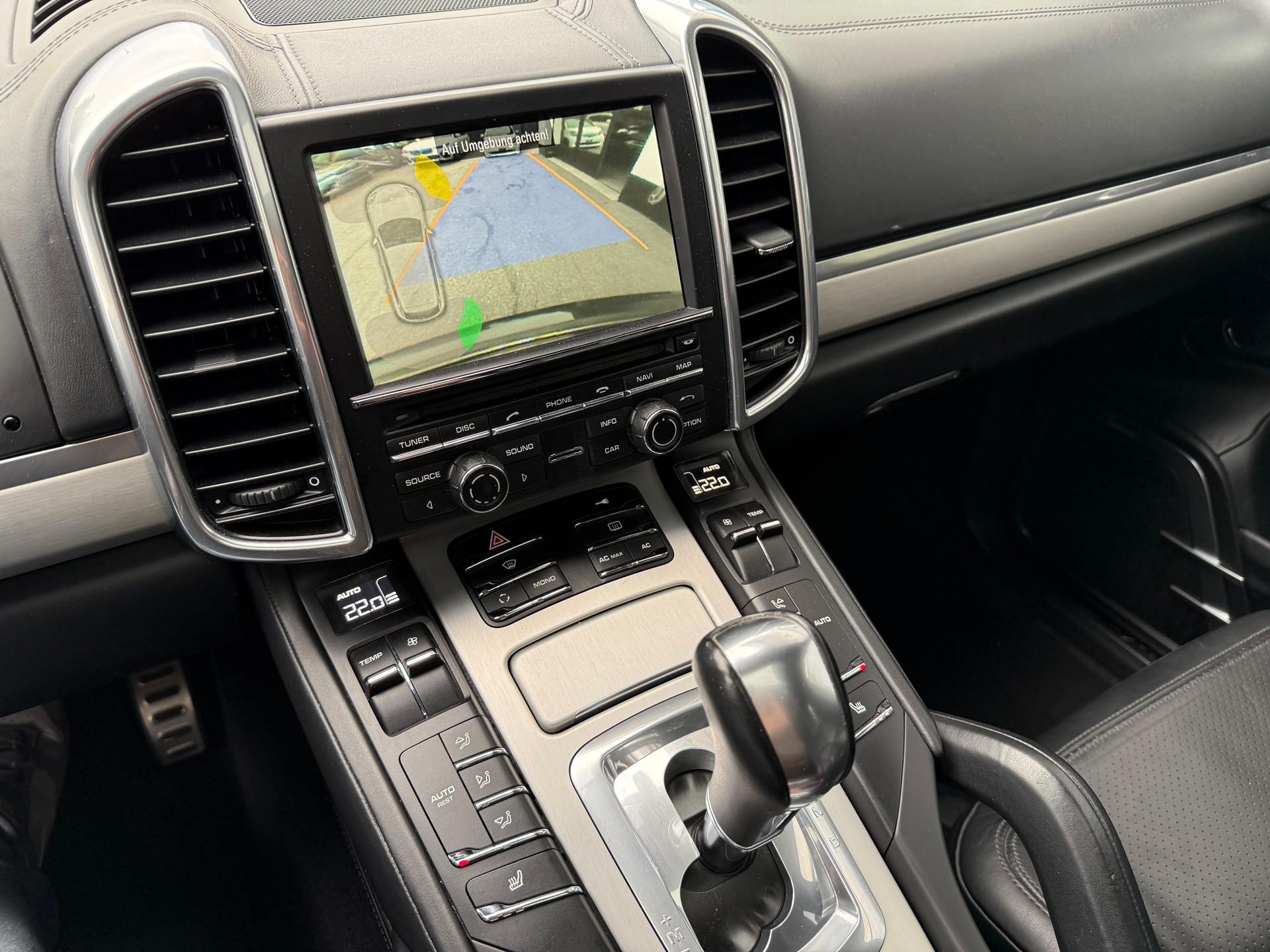 PORSCHE Cayenne Turbo-image-11