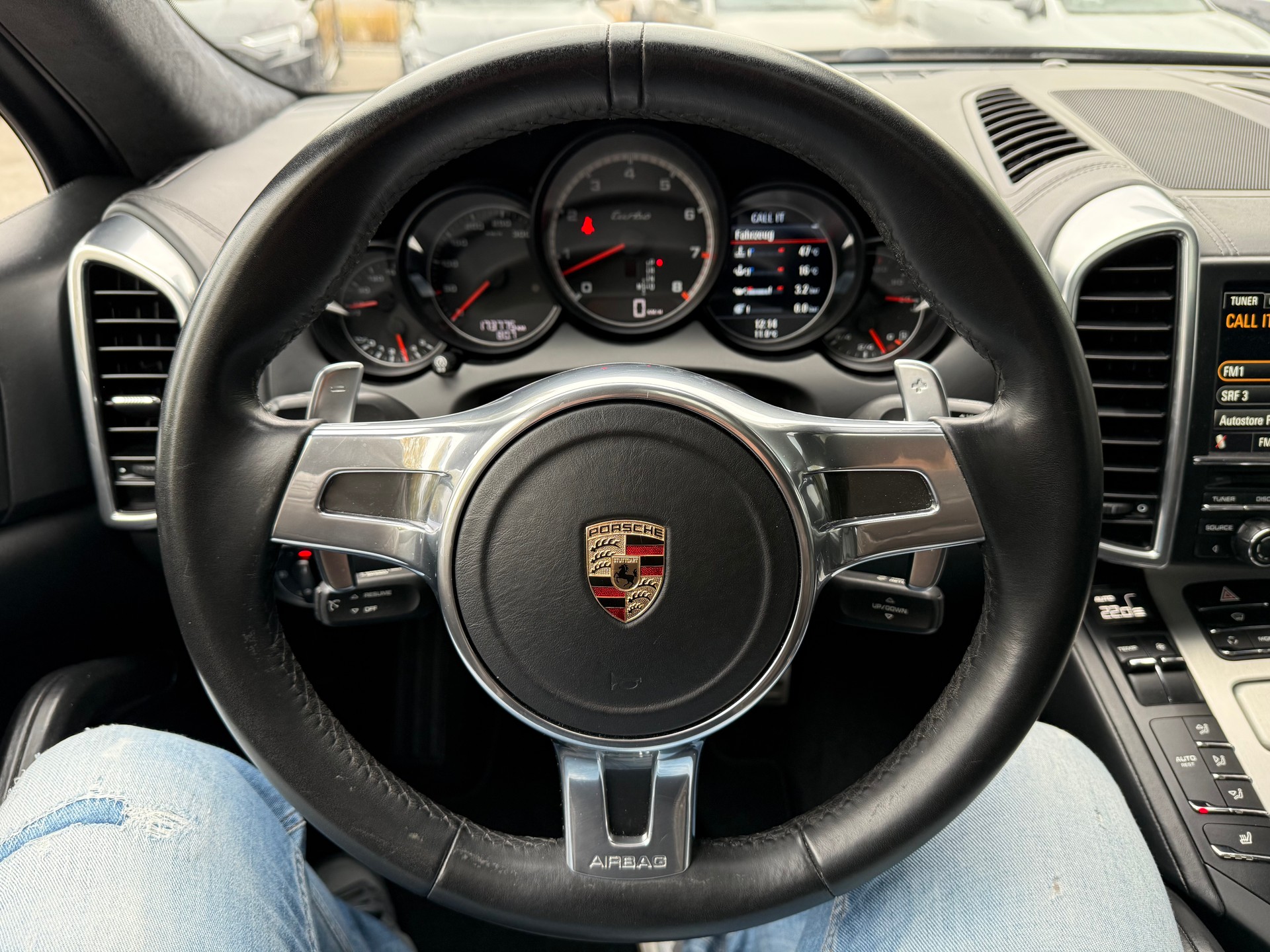 PORSCHE Cayenne Turbo-image-9