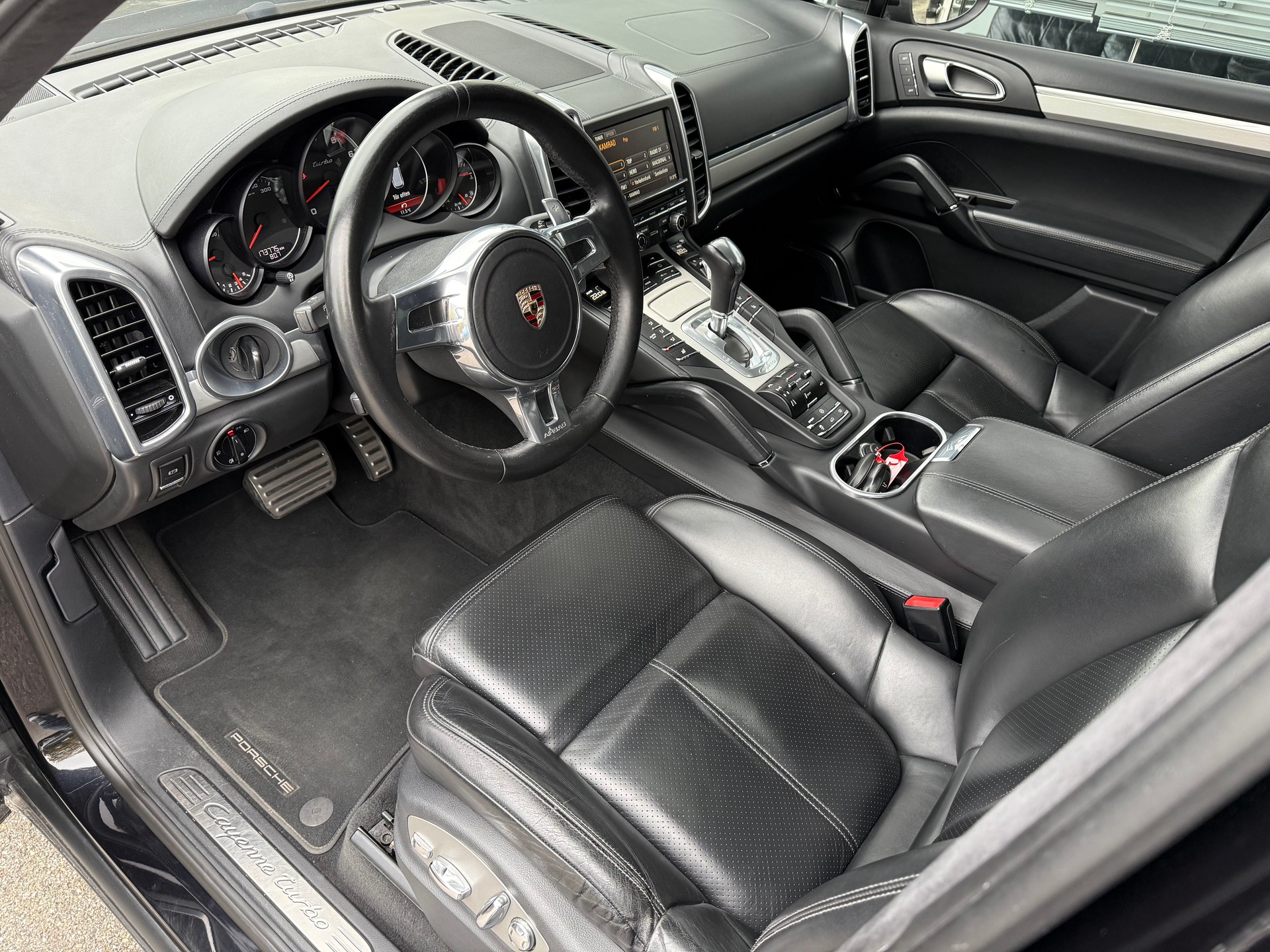PORSCHE Cayenne Turbo-image-5