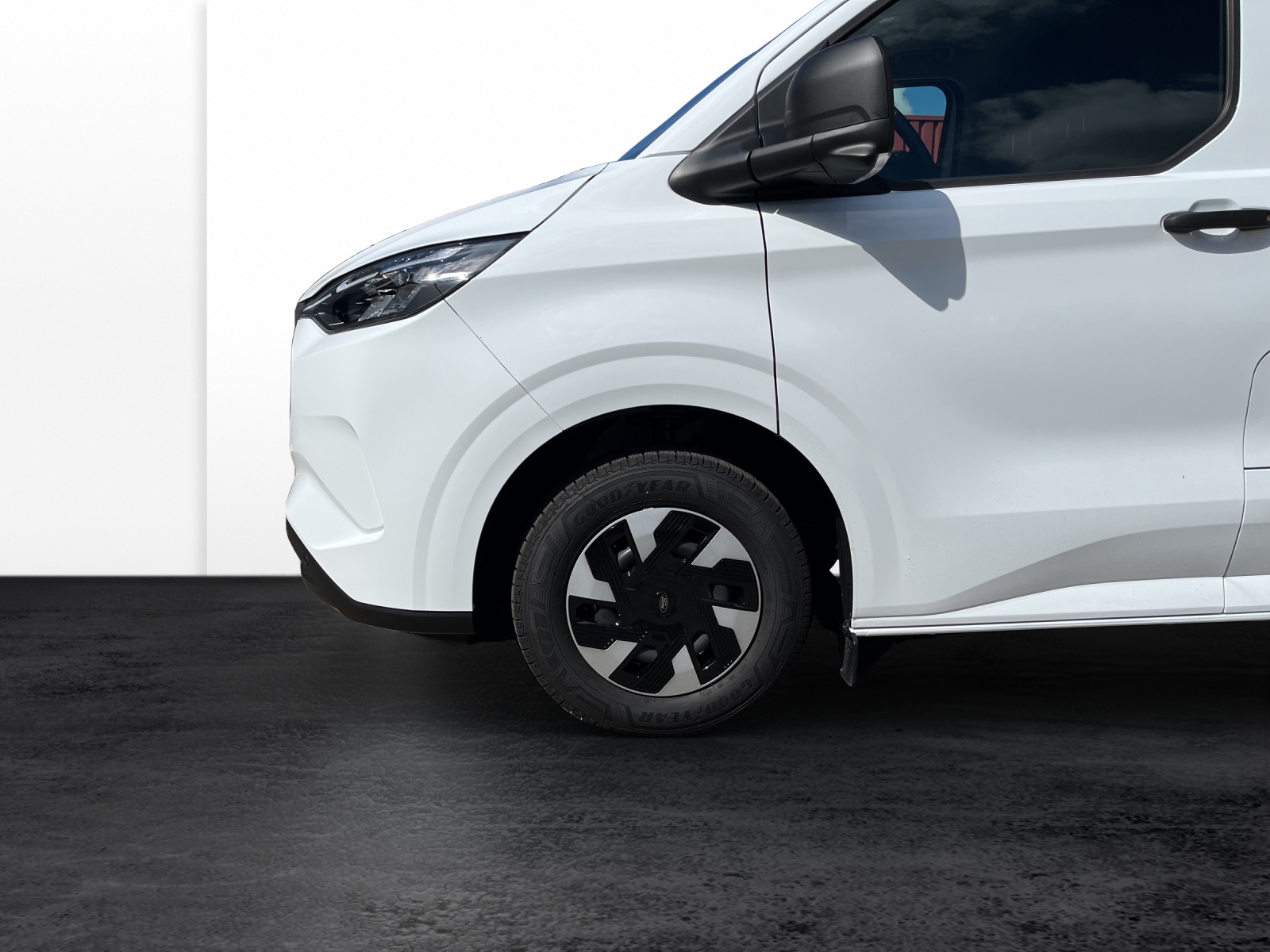 FORD E-Transit Custom Van 320 L1 74 kWh Trend-image-10
