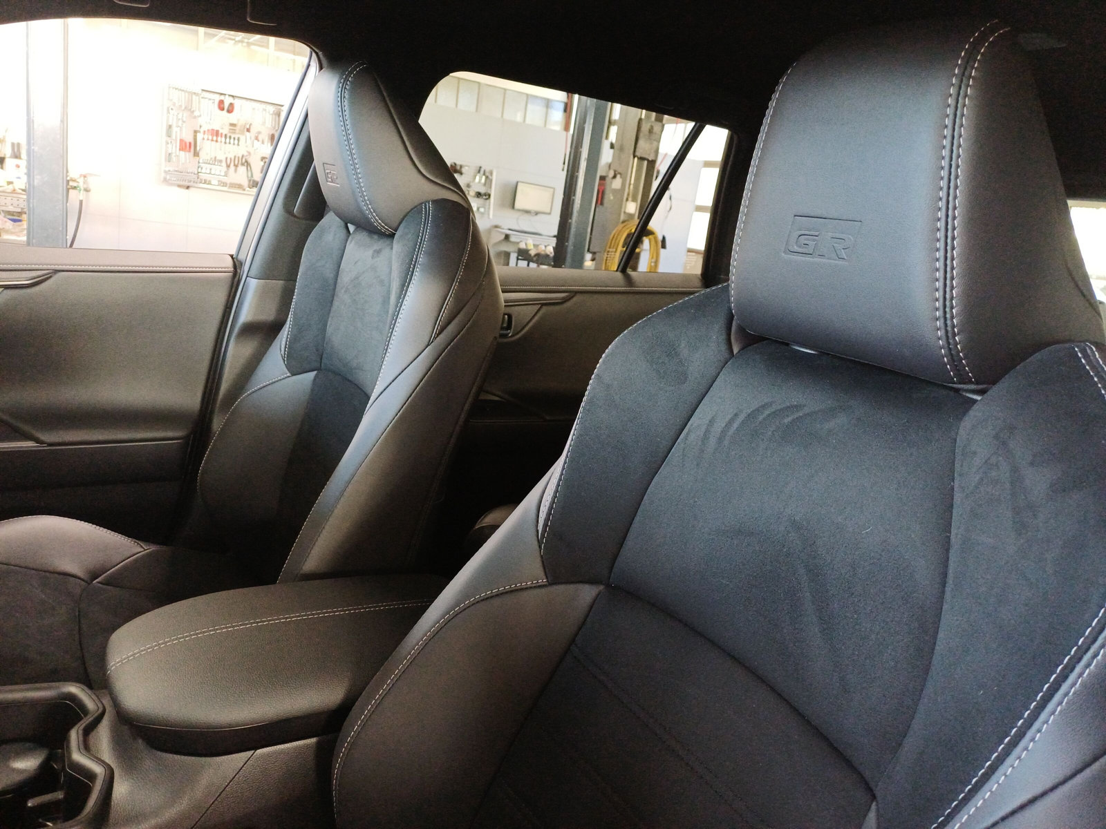 TOYOTA RAV4 2.5 Plug-In-Hybrid GR Sport-image-6